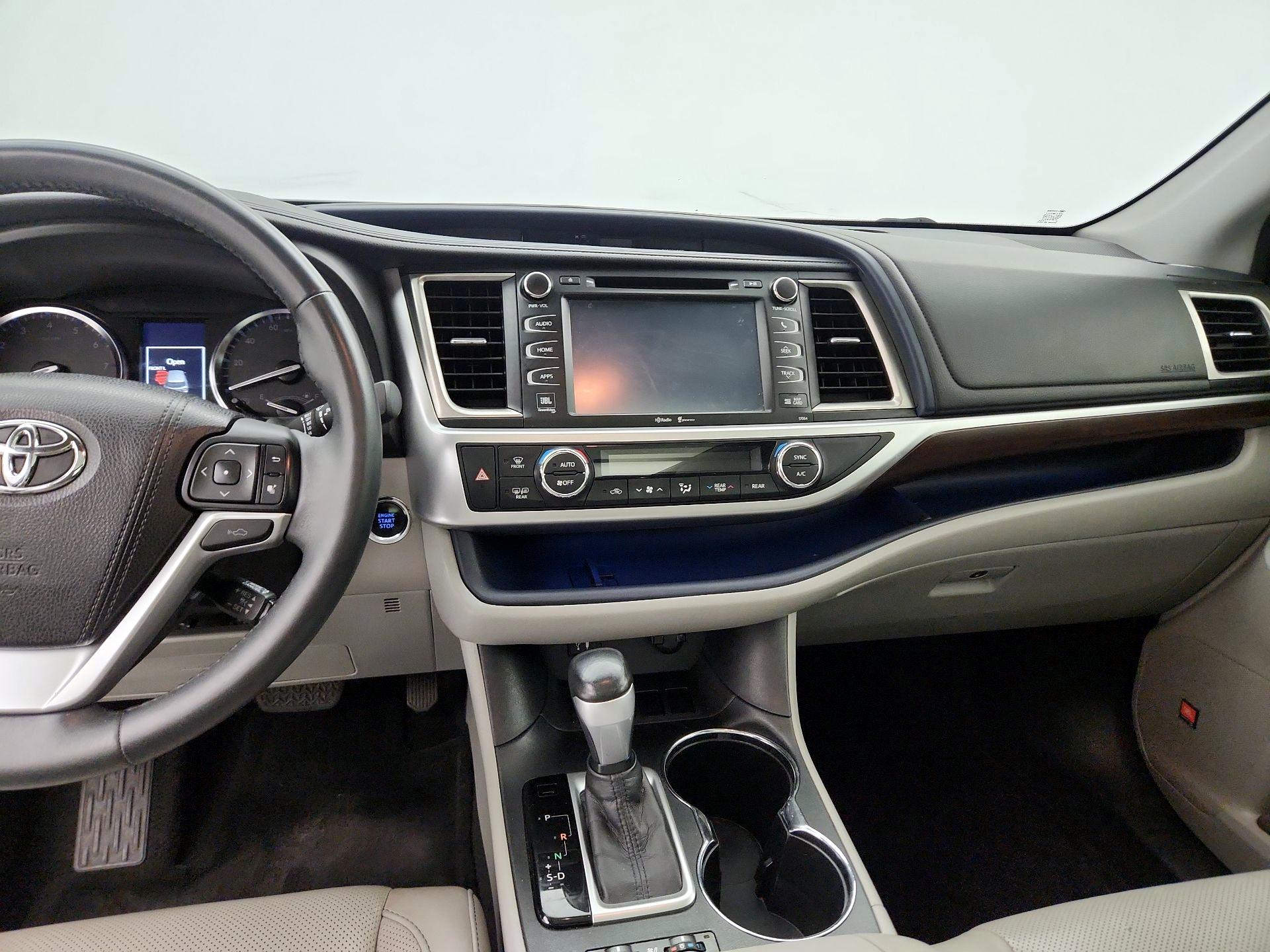 Thumbnail: 2015 Toyota Highlander - 9