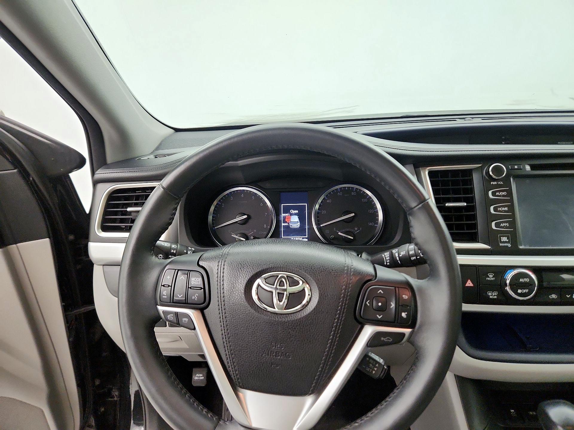 Thumbnail: 2015 Toyota Highlander - 10