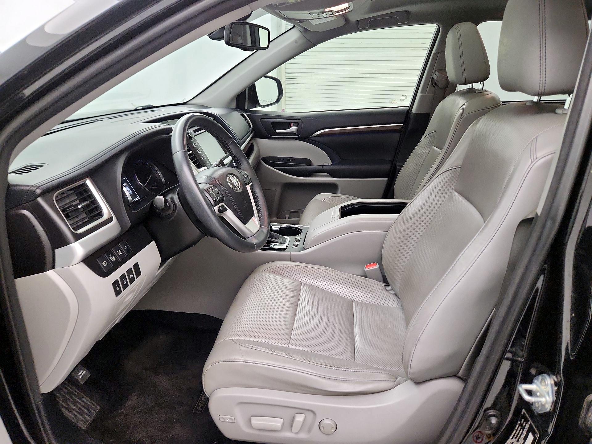 Thumbnail: 2015 Toyota Highlander - 11