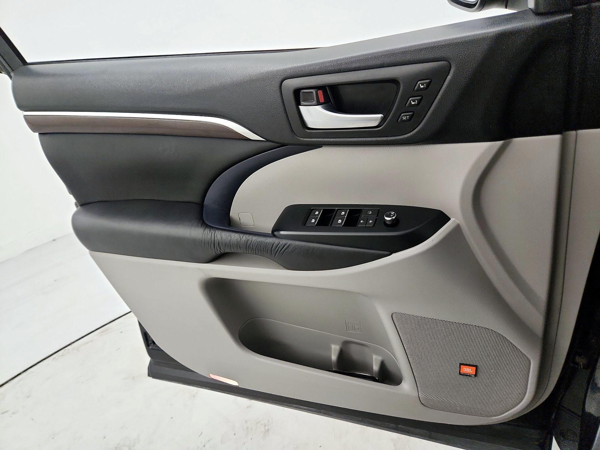 Thumbnail: 2015 Toyota Highlander - 12
