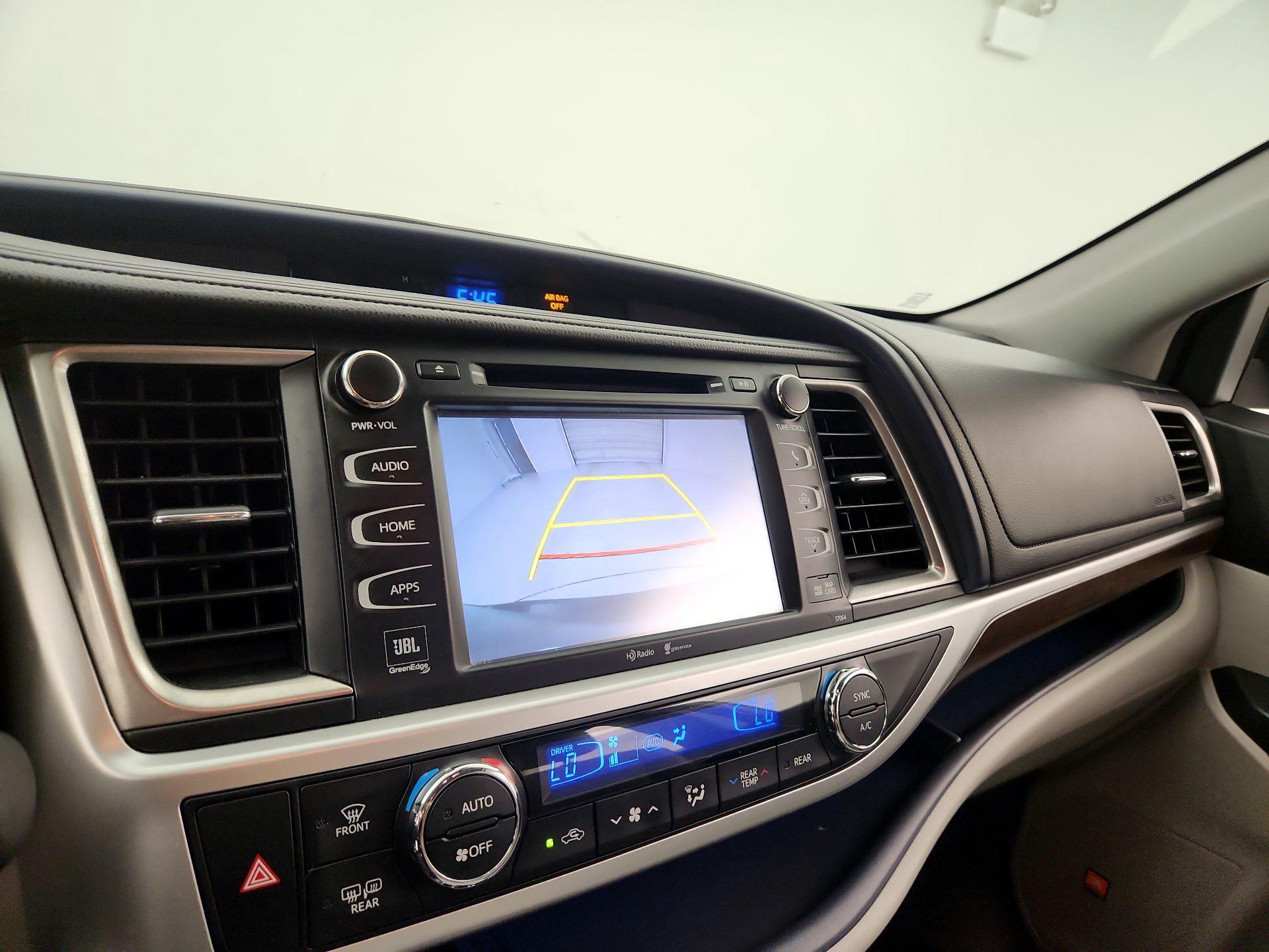 Thumbnail: 2015 Toyota Highlander - 15