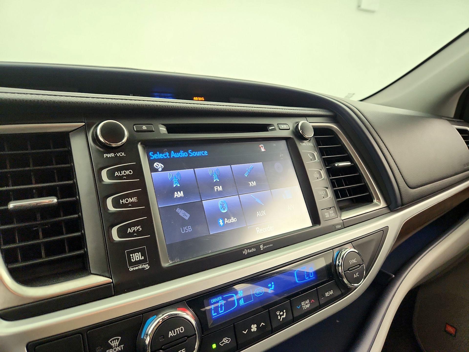 Thumbnail: 2015 Toyota Highlander - 16