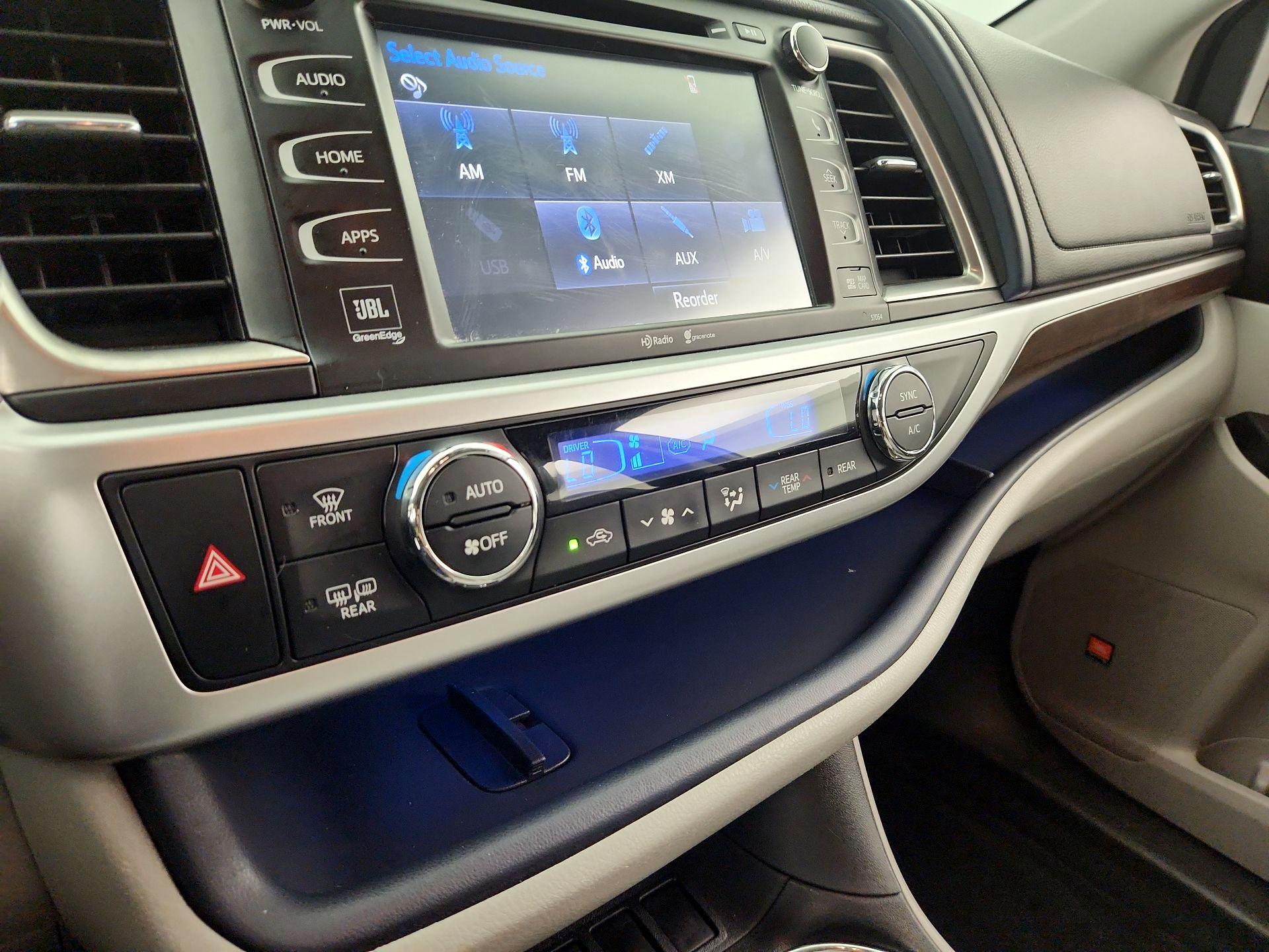 Thumbnail: 2015 Toyota Highlander - 17