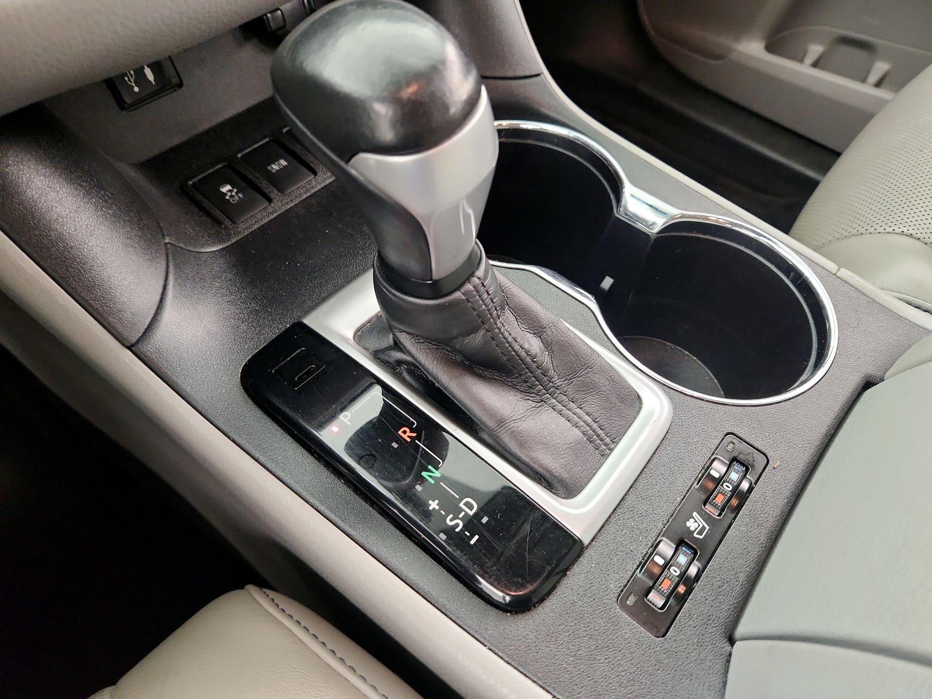 Thumbnail: 2015 Toyota Highlander - 18