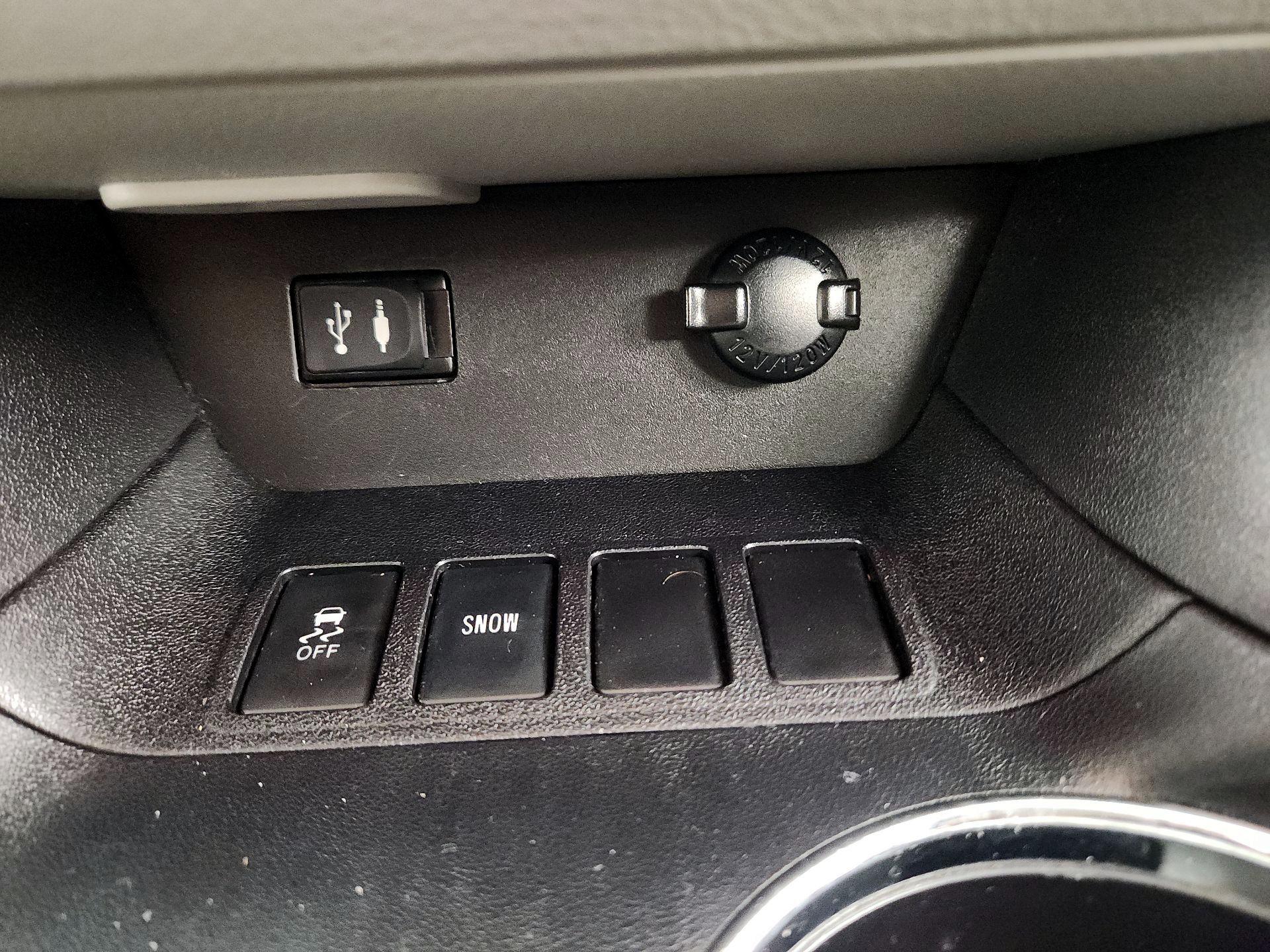 Thumbnail: 2015 Toyota Highlander - 19
