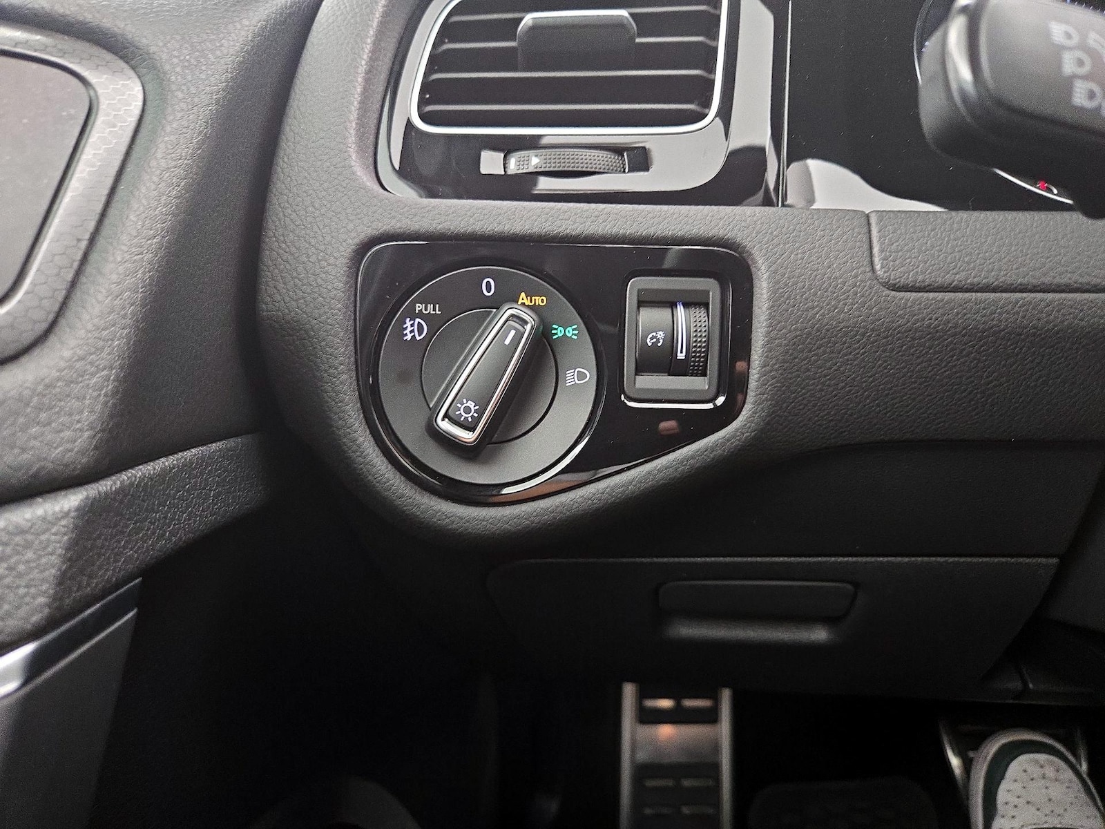 2019 Volkswagen Golf GTI SE - Photo 14