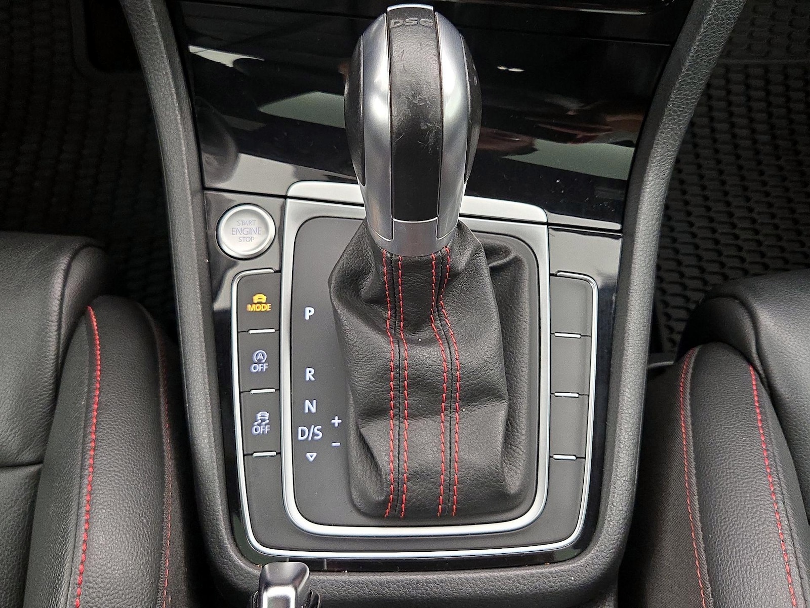2019 Volkswagen Golf GTI SE - Photo 18