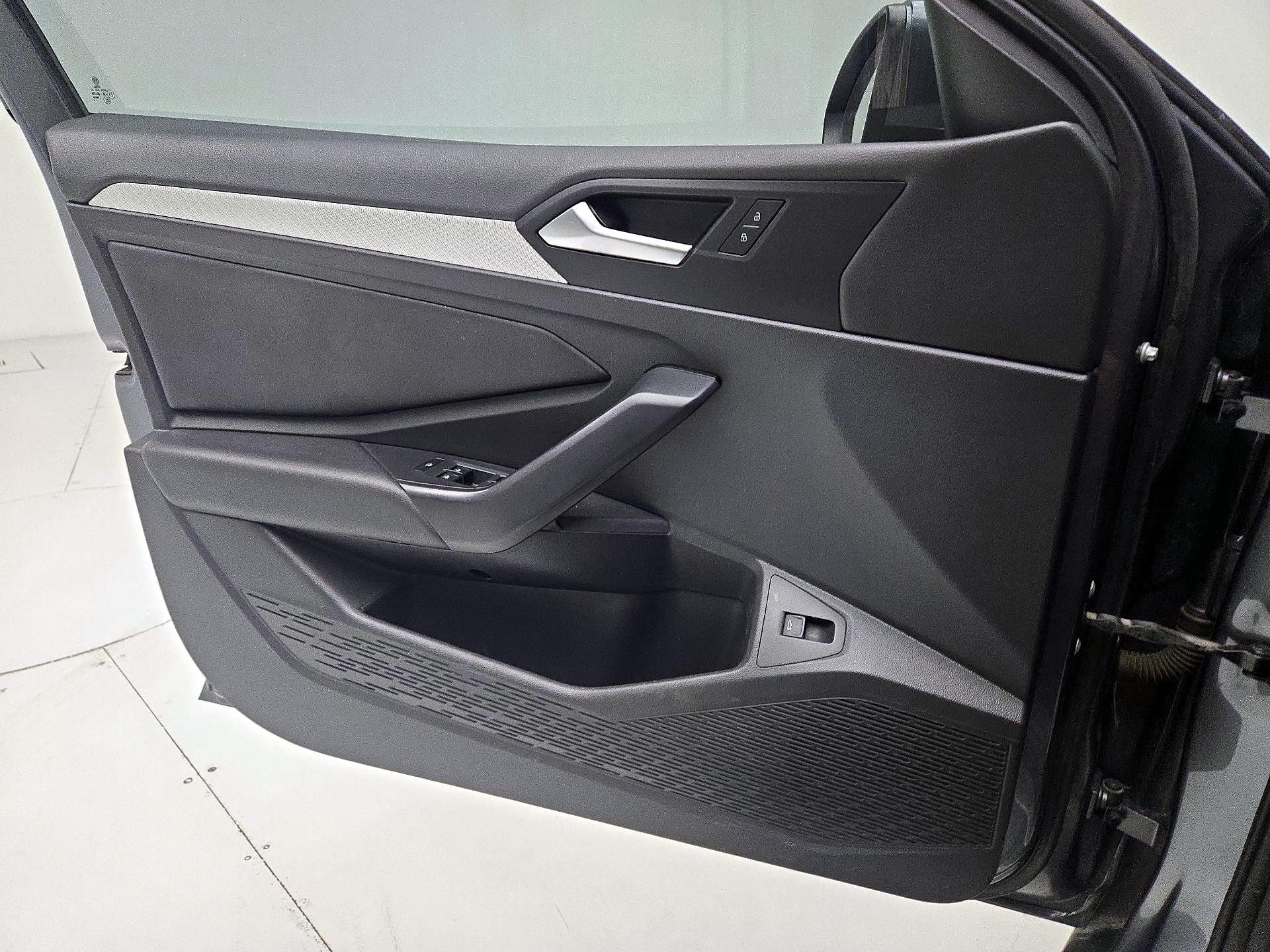 Thumbnail: 2019 Volkswagen Jetta - 10