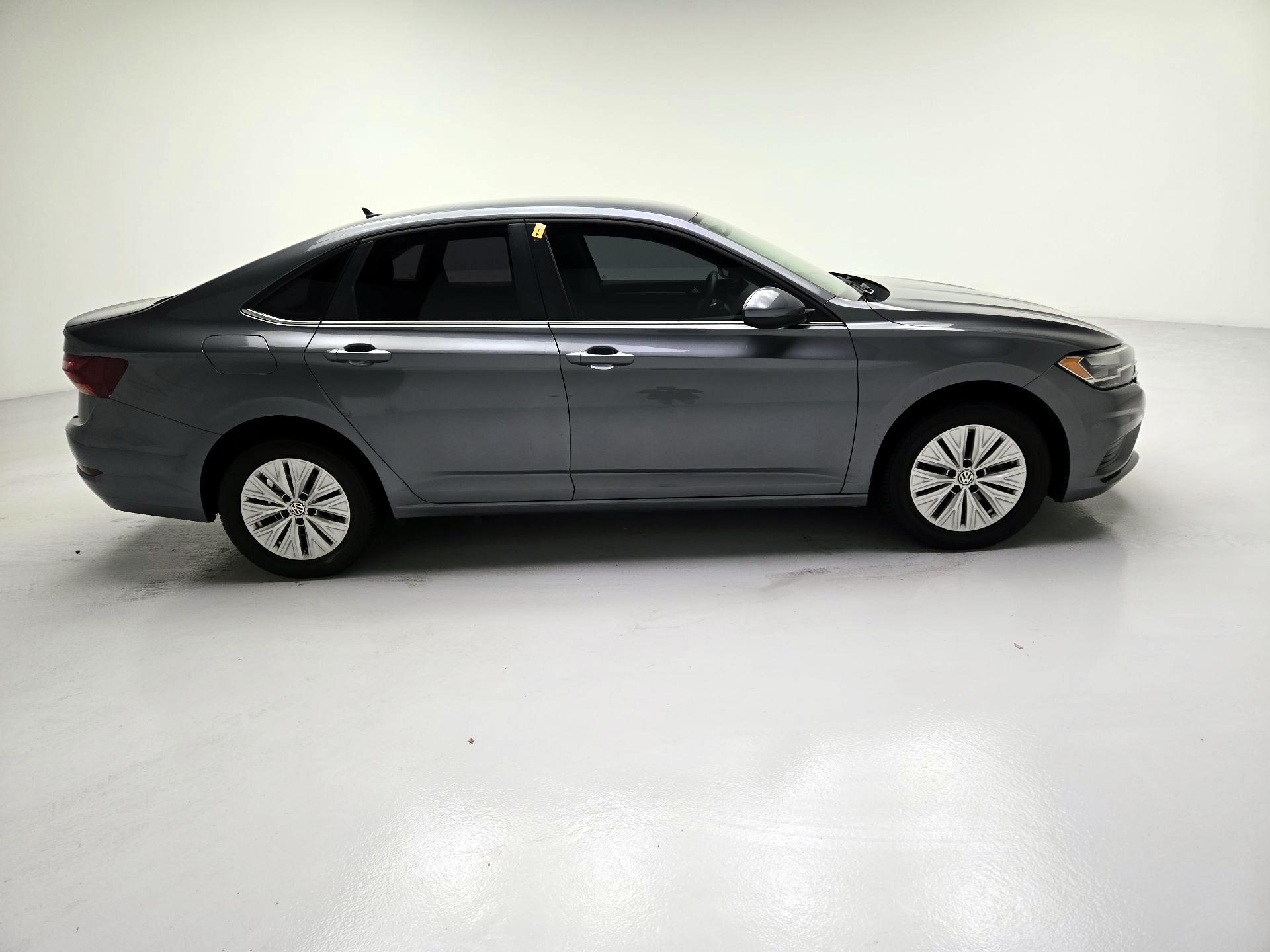 Thumbnail: 2019 Volkswagen Jetta - 4