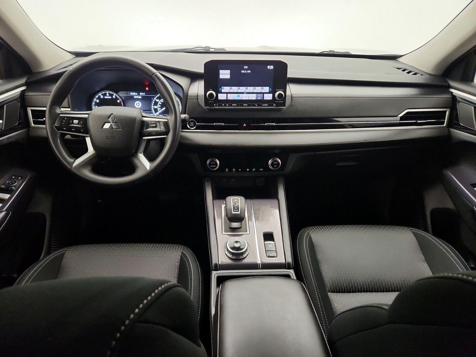 Thumbnail: 2022 Mitsubishi Outlander - 9