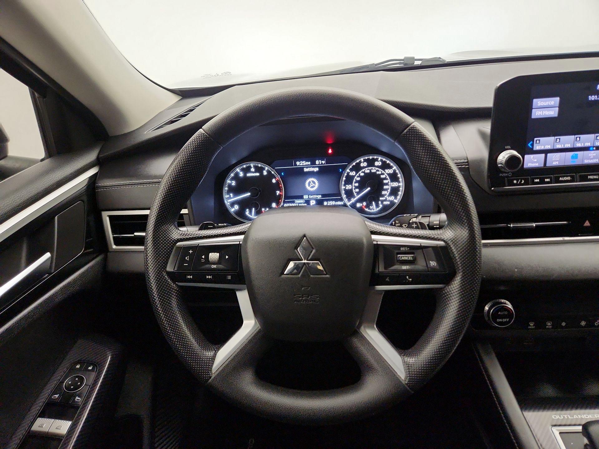 Thumbnail: 2022 Mitsubishi Outlander - 10