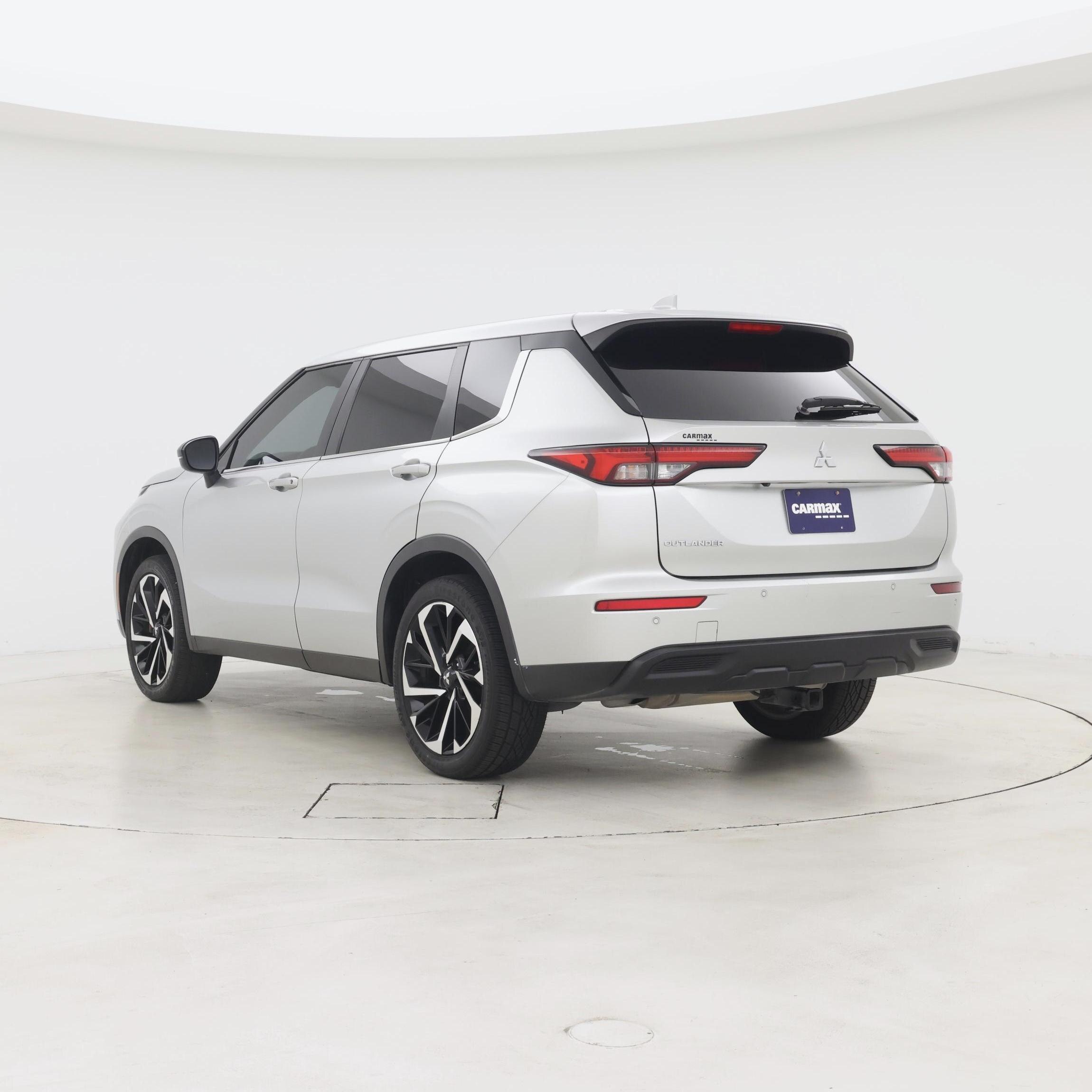 Thumbnail: 2022 Mitsubishi Outlander - 2