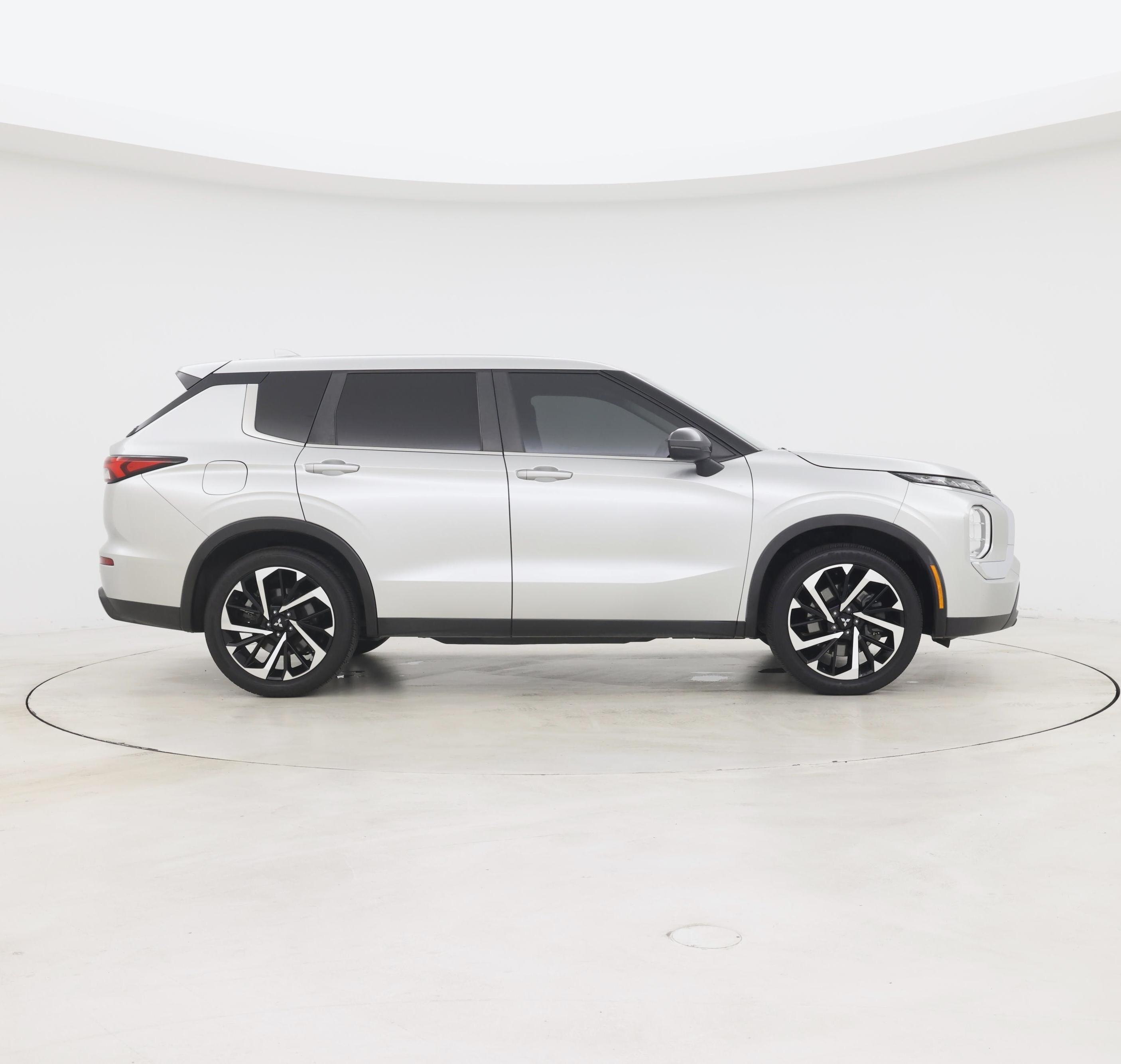 Thumbnail: 2022 Mitsubishi Outlander - 7