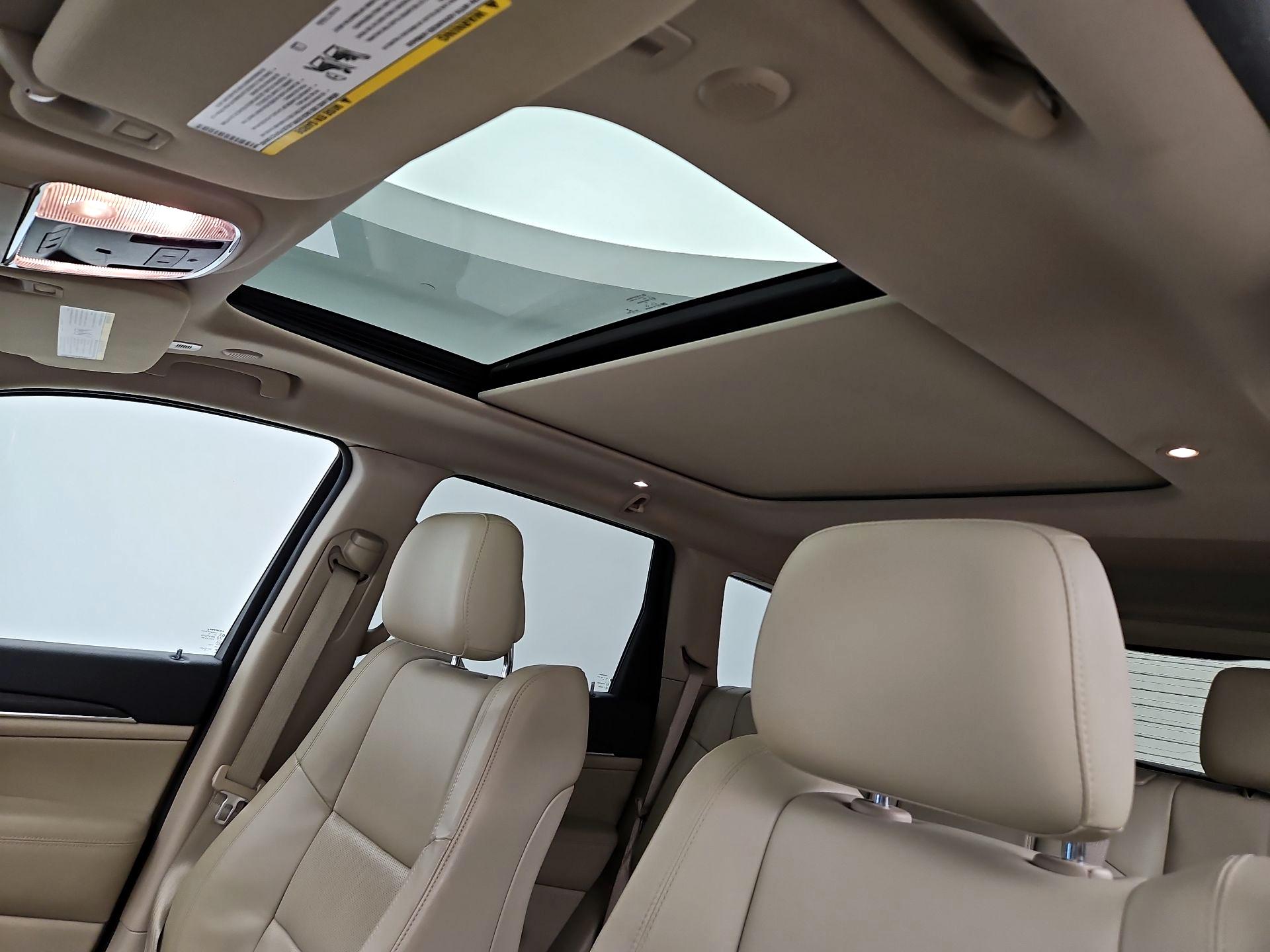 Thumbnail: 2019 Jeep Grand Cherokee - 20