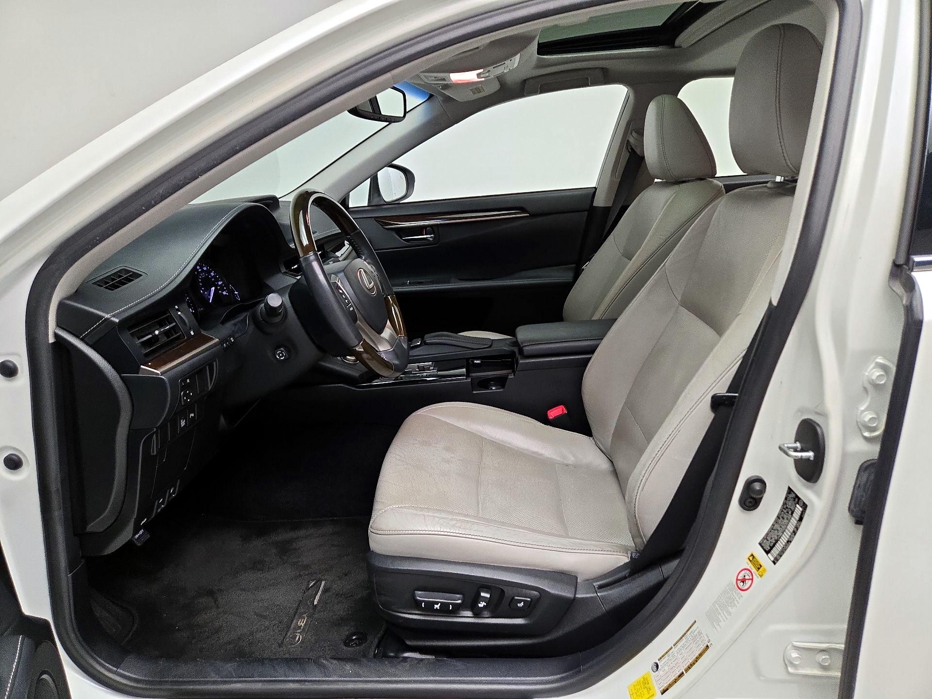 Thumbnail: 2014 Lexus ES - 11