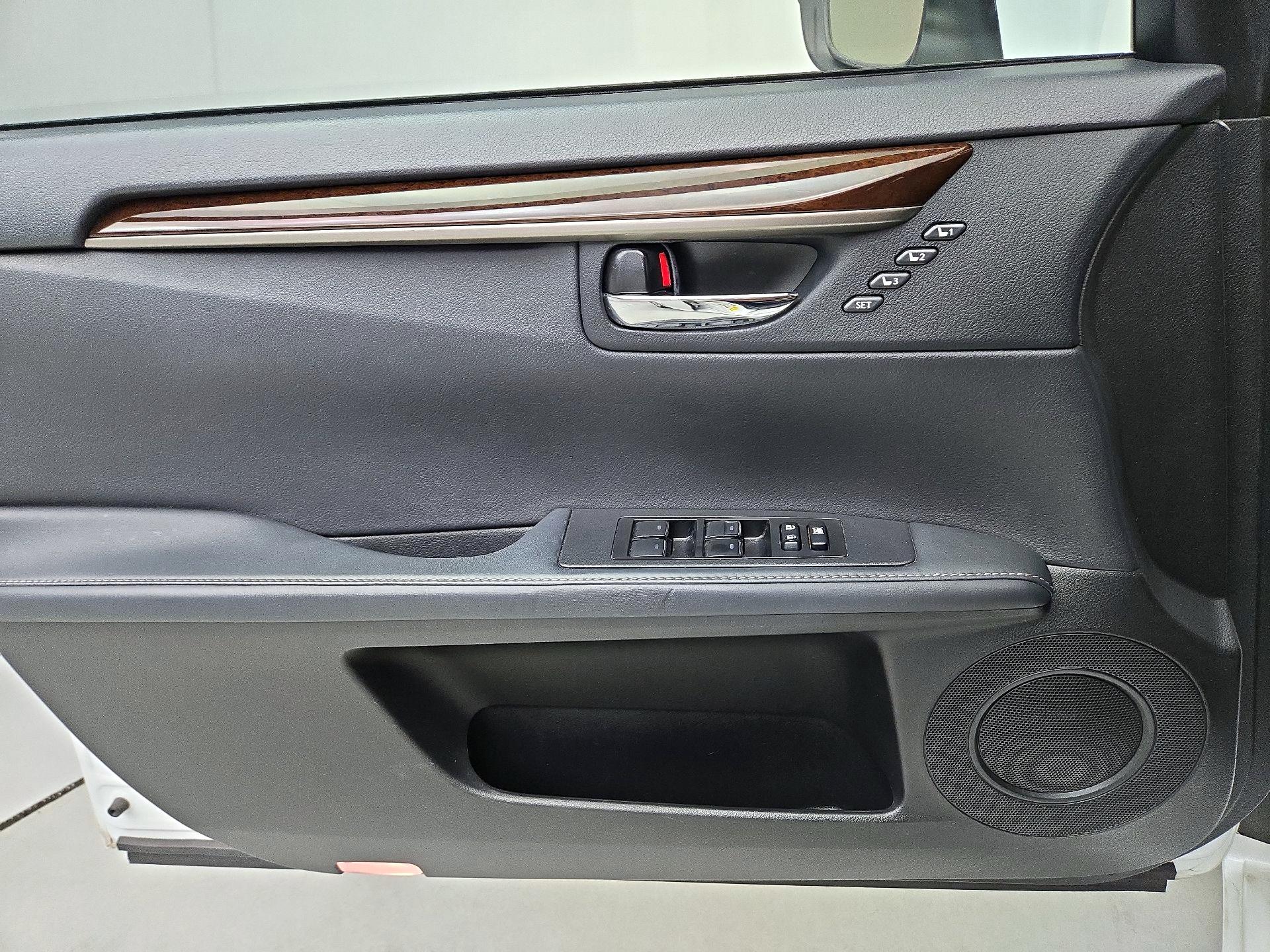 Thumbnail: 2014 Lexus ES - 12