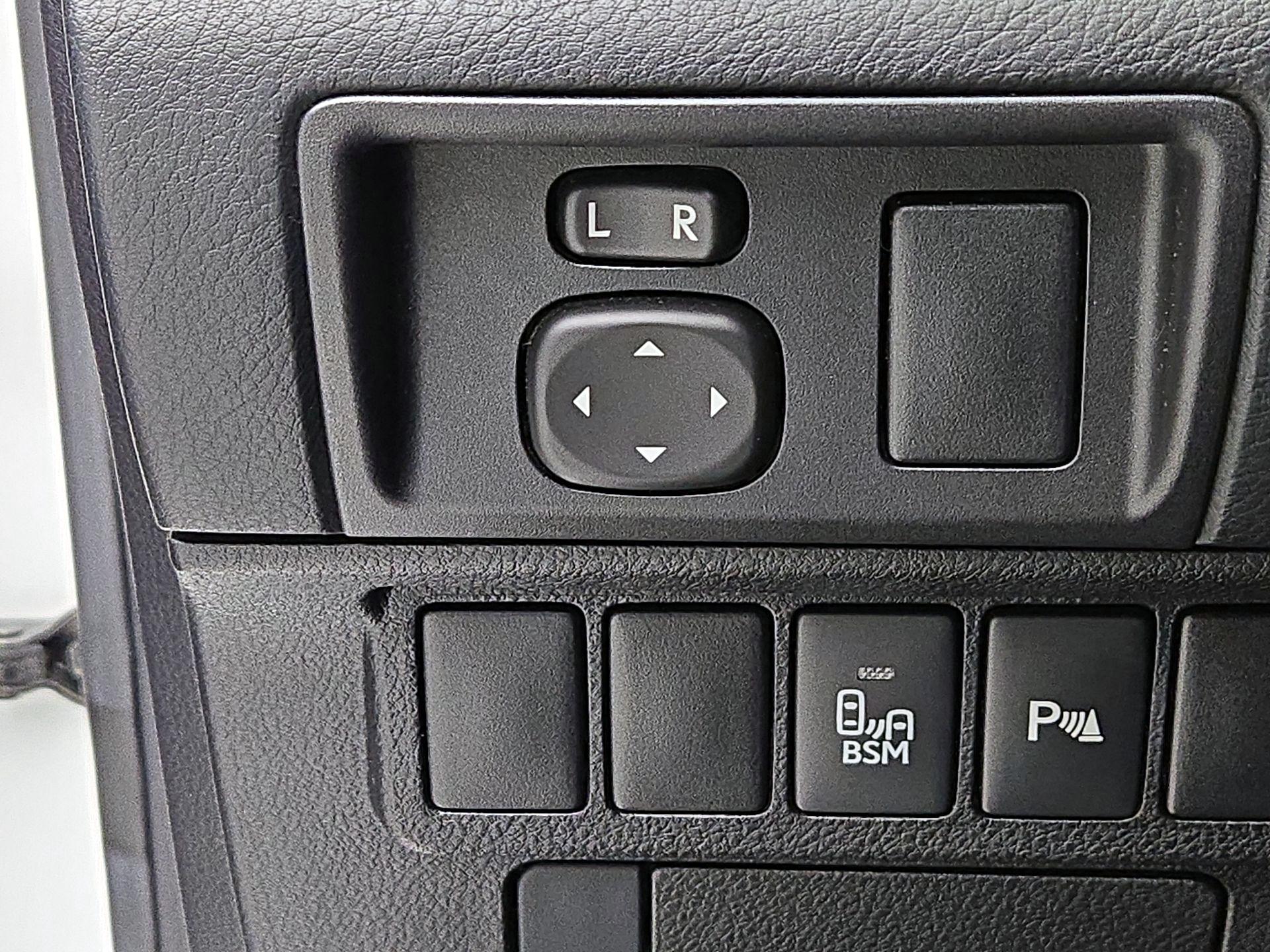 Thumbnail: 2014 Lexus ES - 13