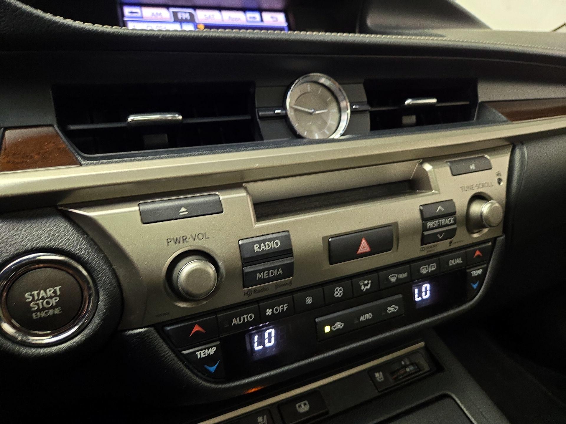 Thumbnail: 2014 Lexus ES - 17