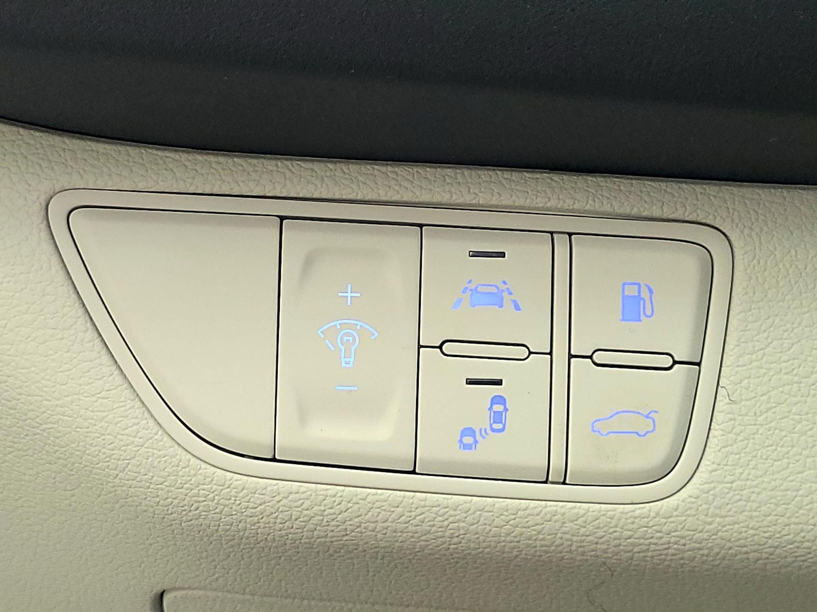 2020 GENESIS G70 Standard - Photo 14