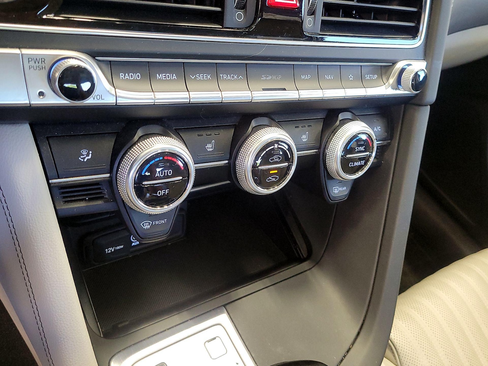 2020 GENESIS G70 Standard - Photo 18