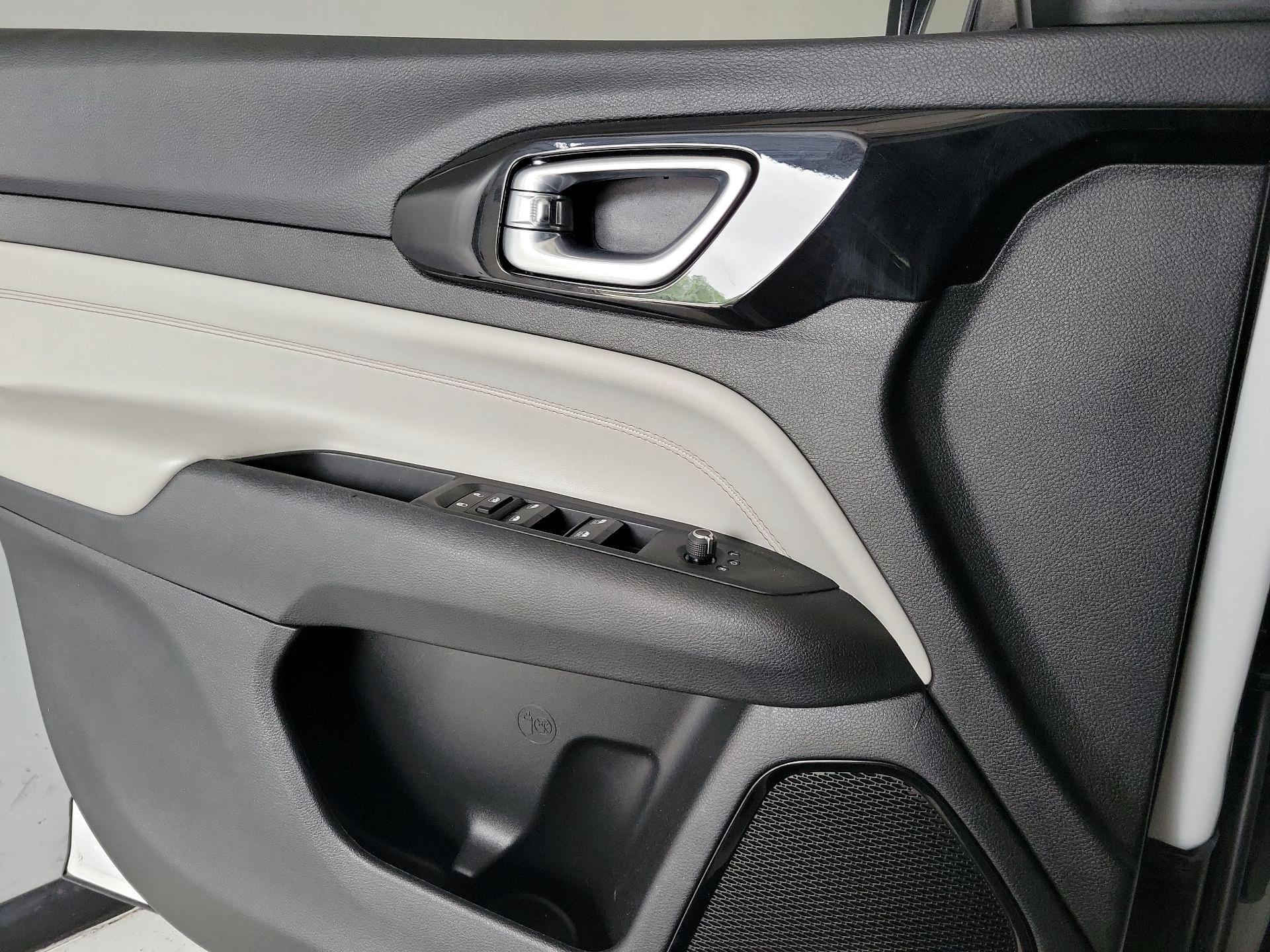 Thumbnail: 2023 Jeep Compass - 12