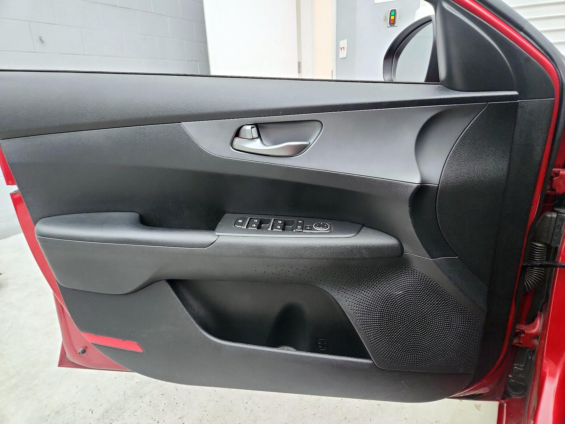 Thumbnail: 2021 Kia Forte - 12