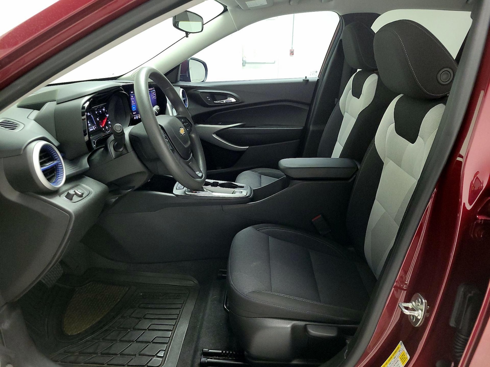2024 Chevrolet Trax LS - Photo 12