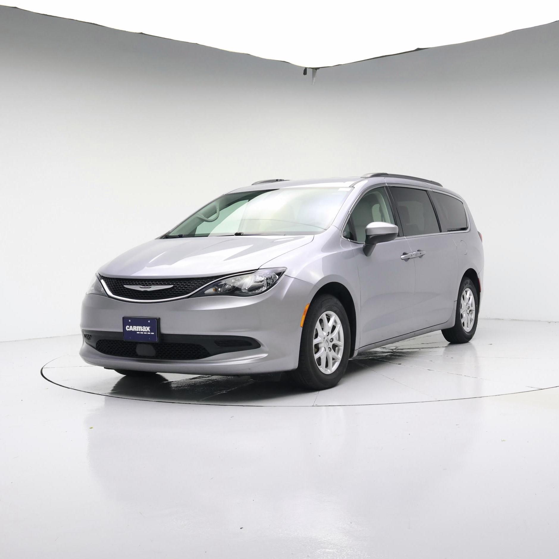 Thumbnail: 2021 Chrysler Voyager - 4