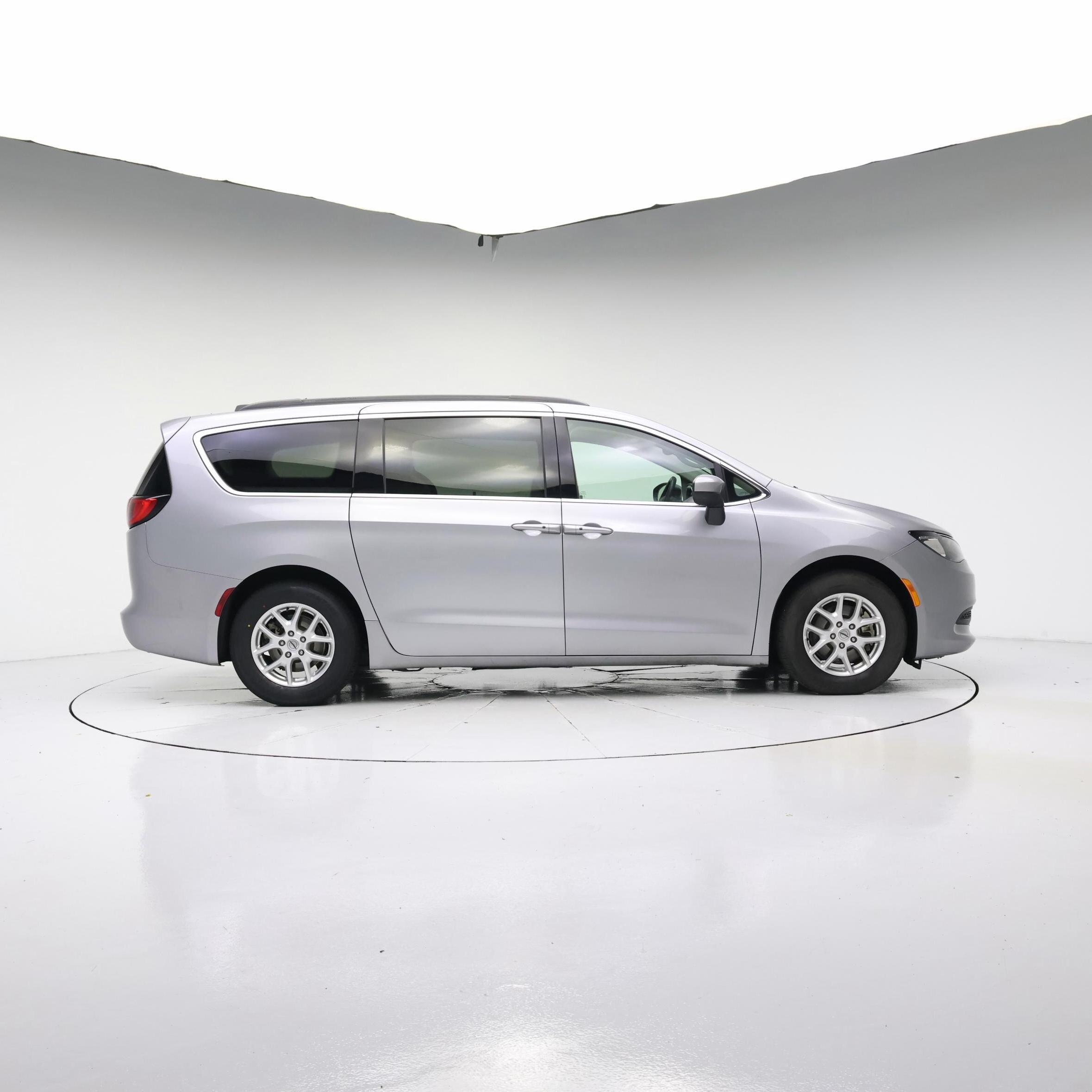 Thumbnail: 2021 Chrysler Voyager - 7