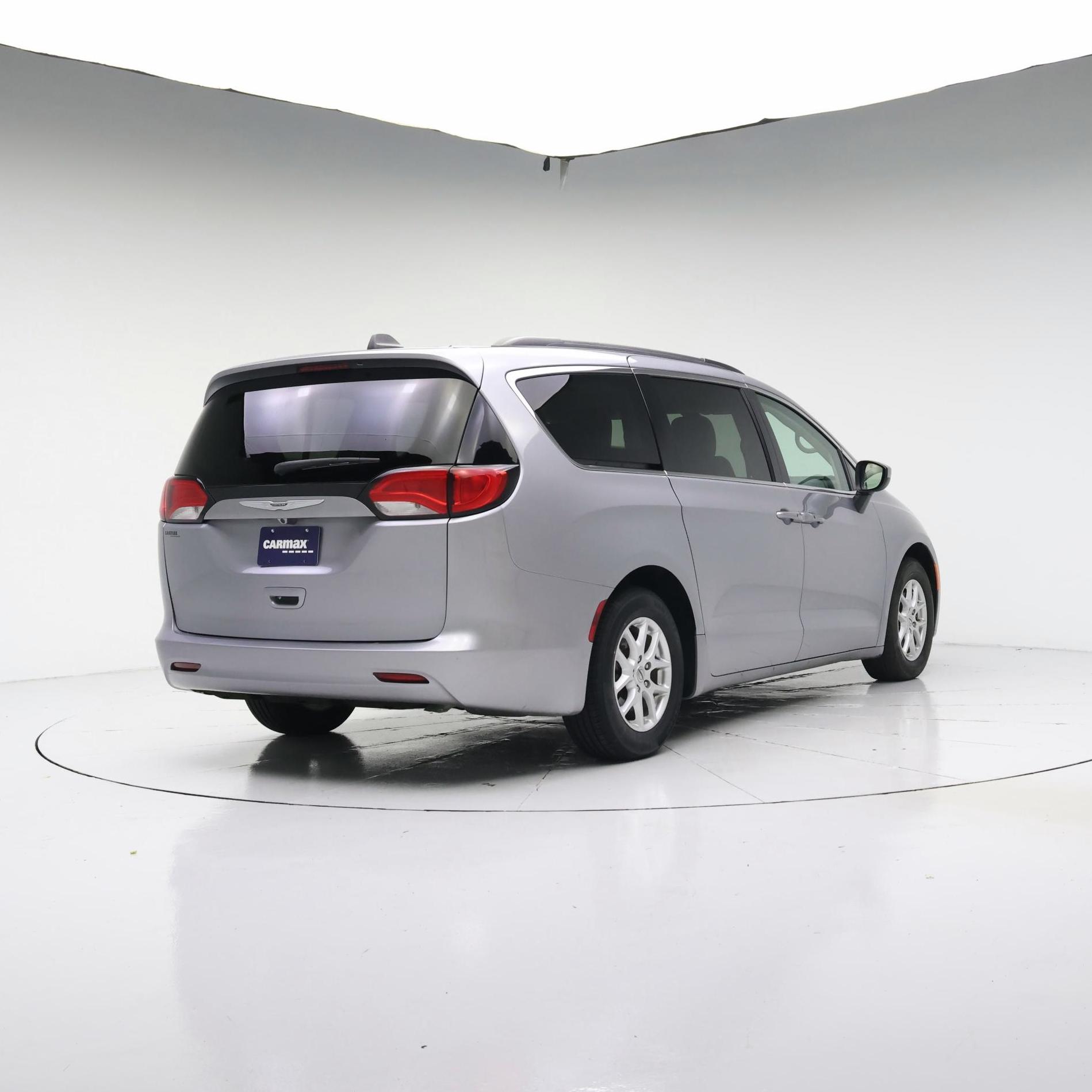 Thumbnail: 2021 Chrysler Voyager - 8
