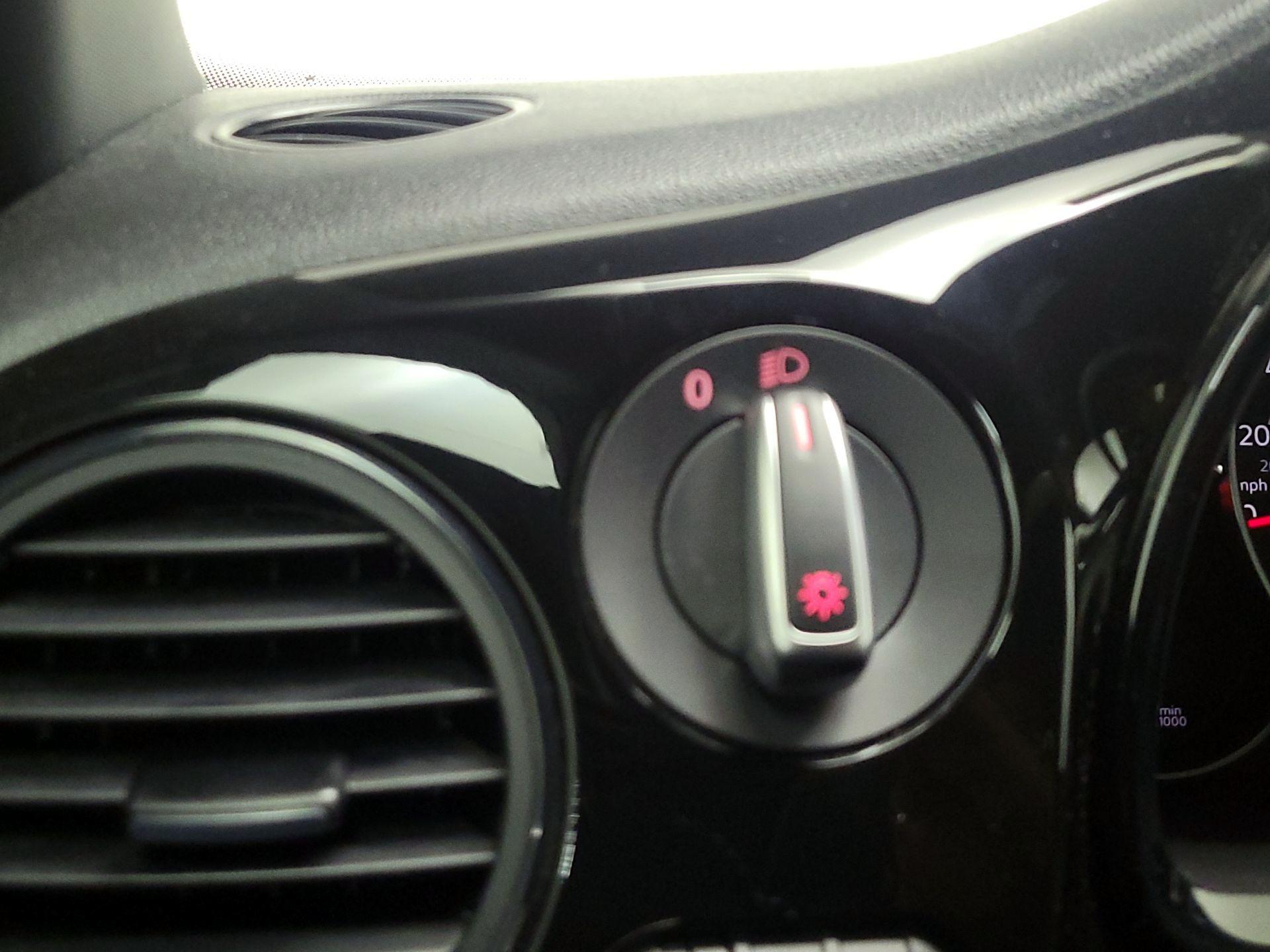 Thumbnail: 2019 Volkswagen Beetle - 13