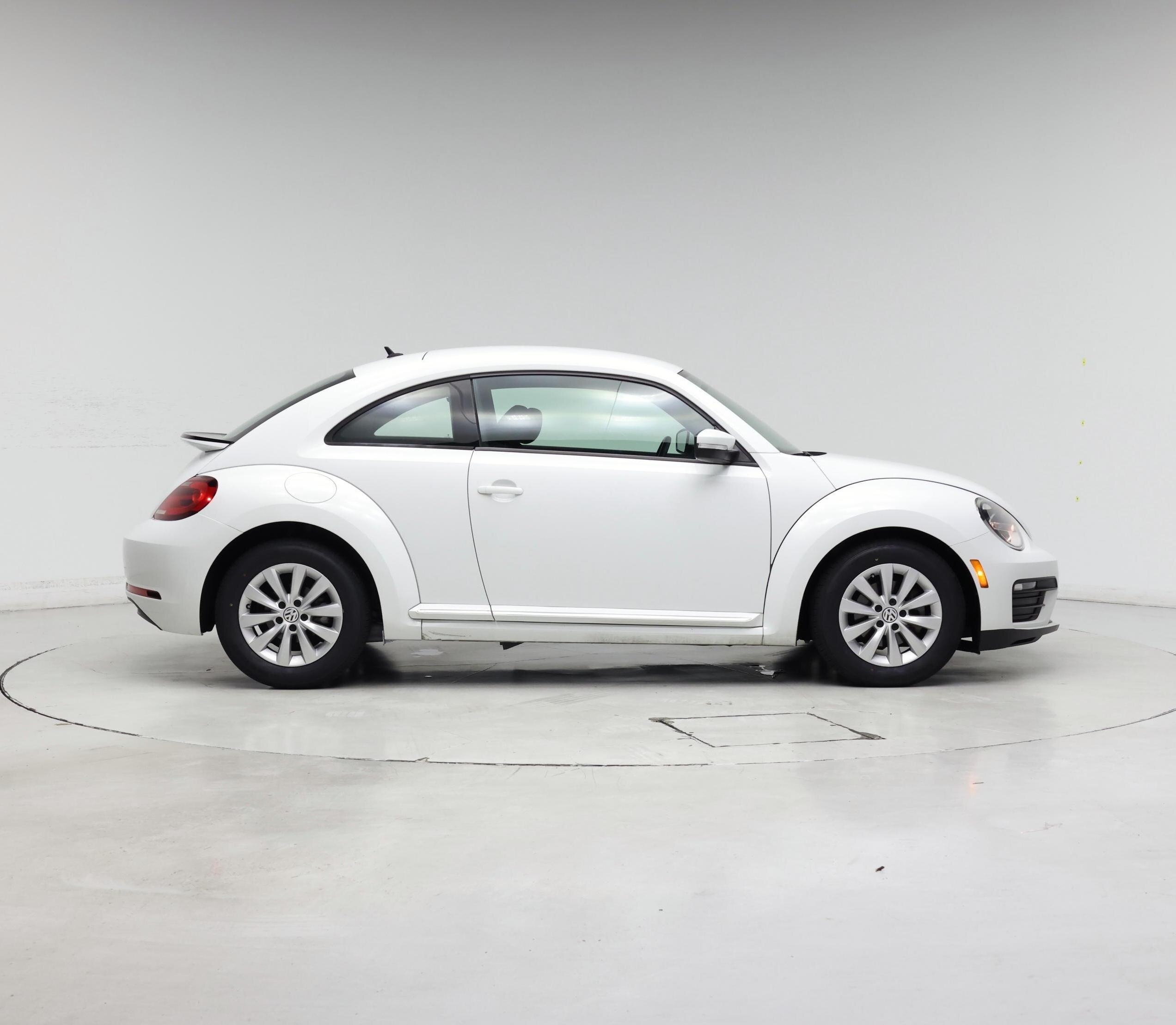 Thumbnail: 2019 Volkswagen Beetle - 7