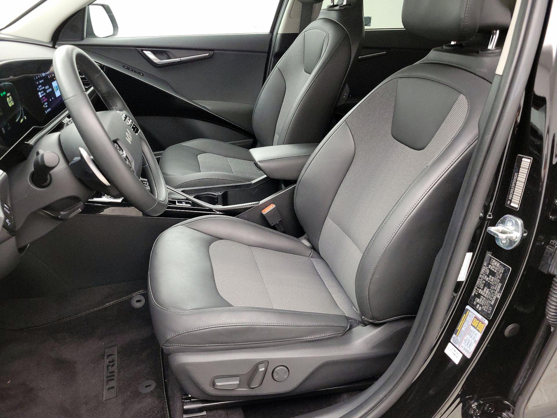 Thumbnail: 2023 Kia Niro - 11