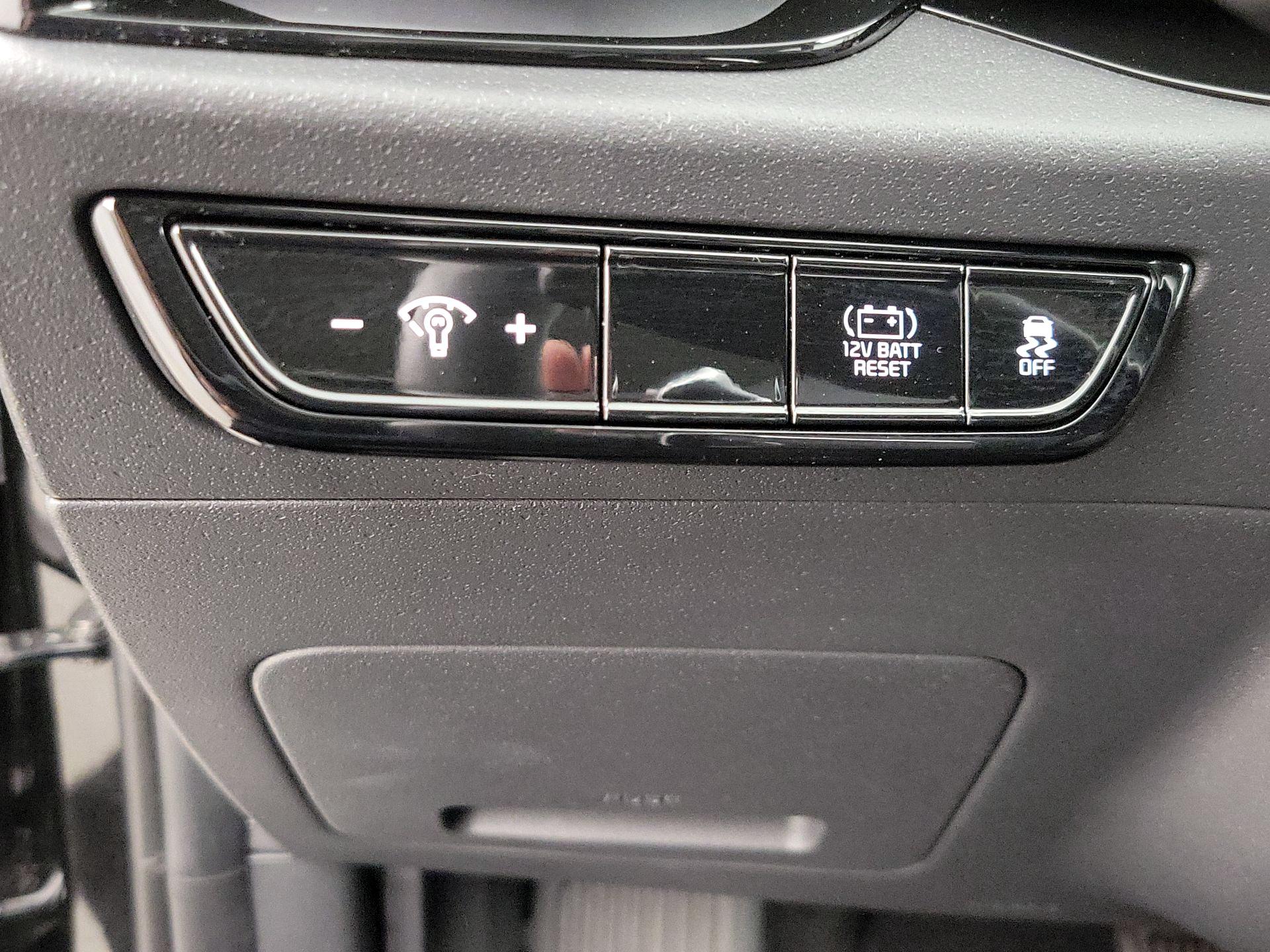 Thumbnail: 2023 Kia Niro - 13