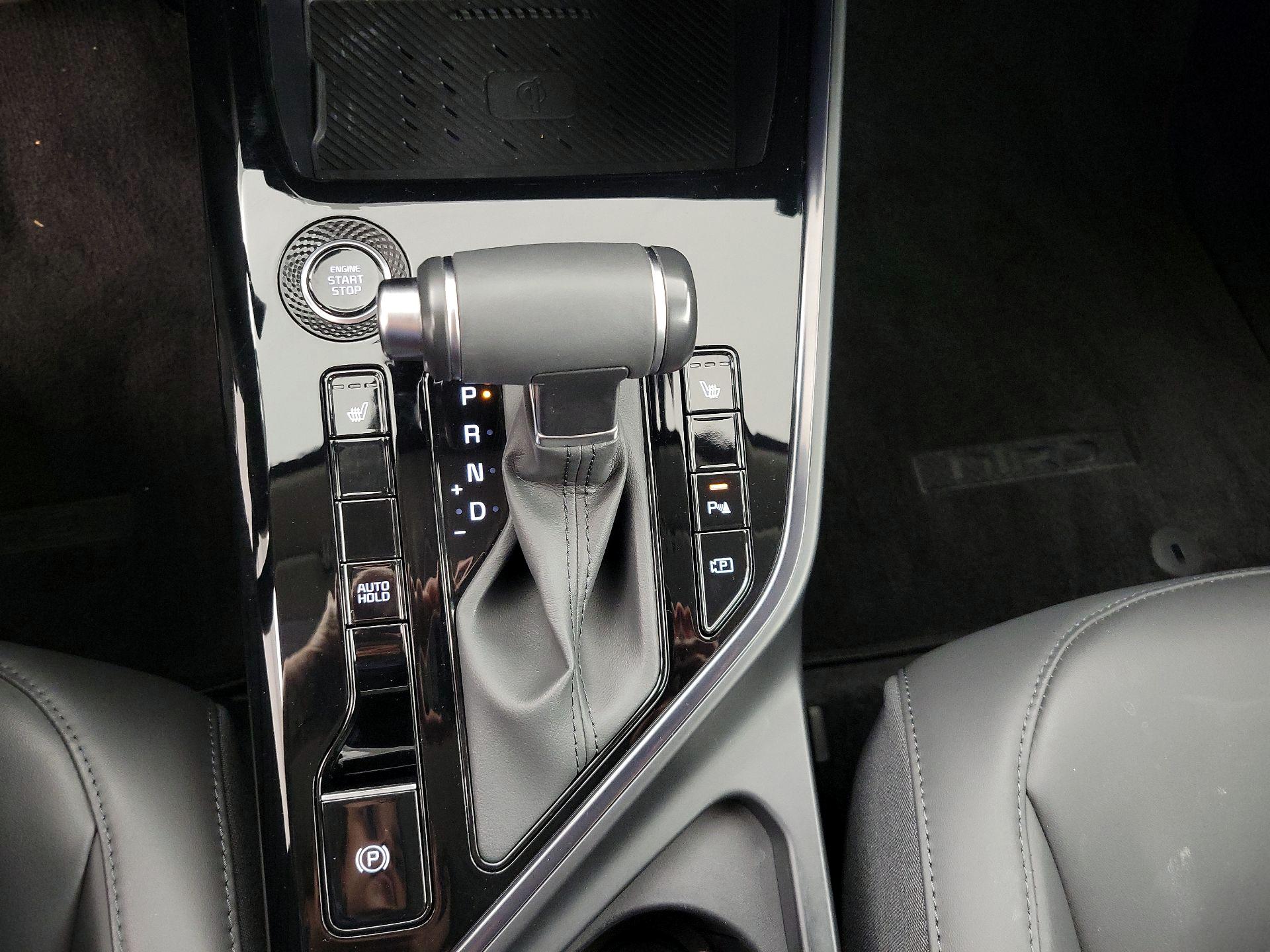 Thumbnail: 2023 Kia Niro - 17