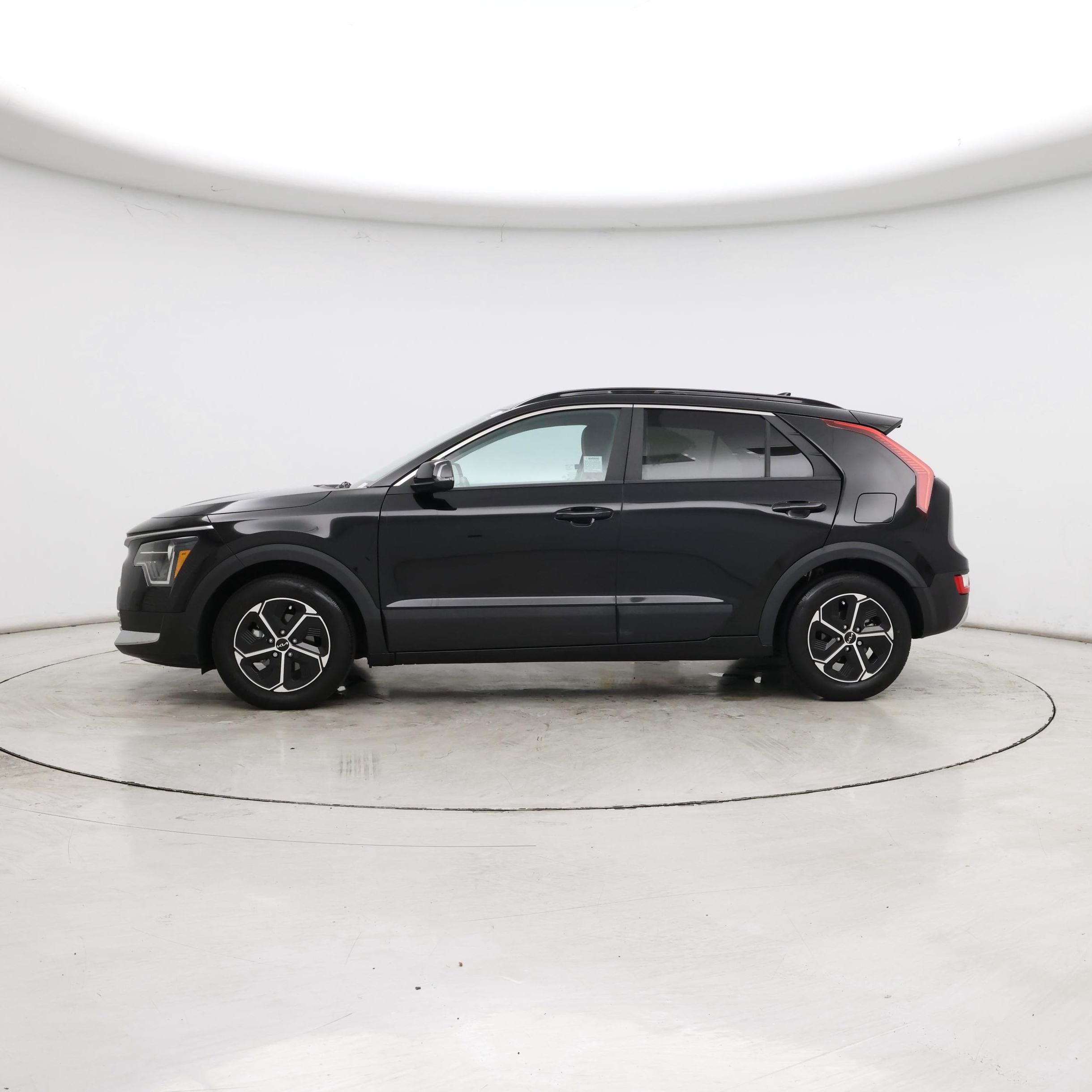 Thumbnail: 2023 Kia Niro - 3