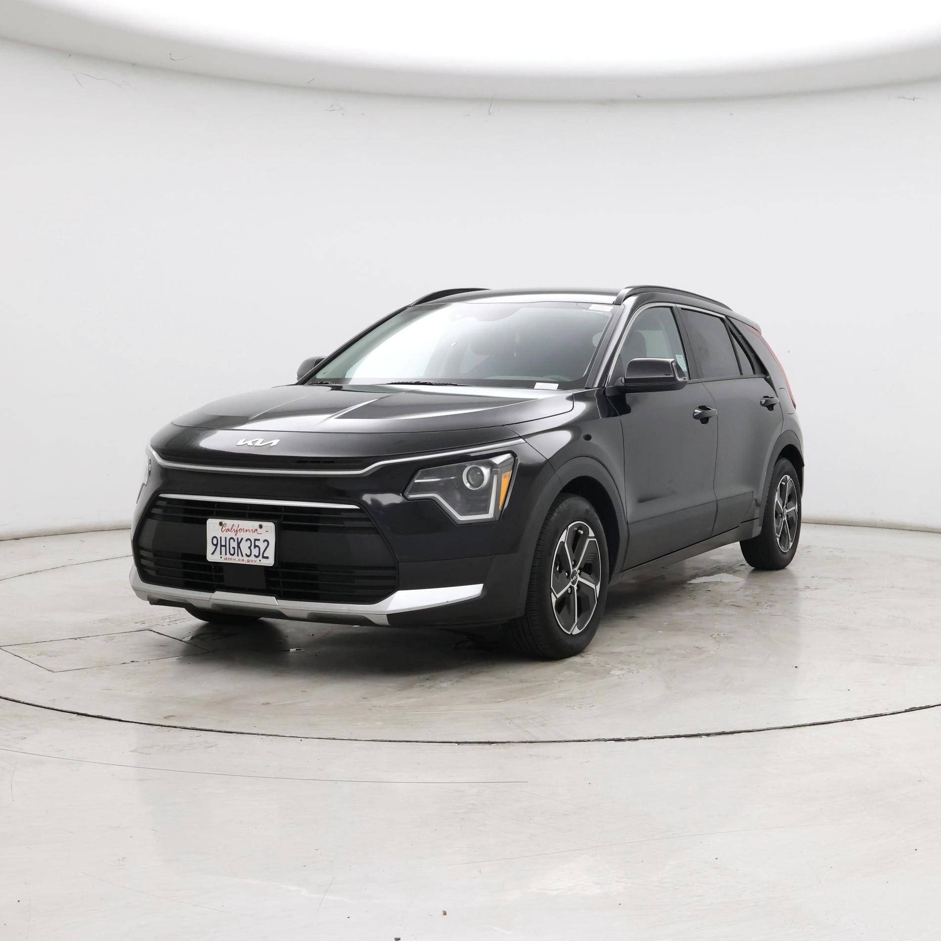 Thumbnail: 2023 Kia Niro - 4