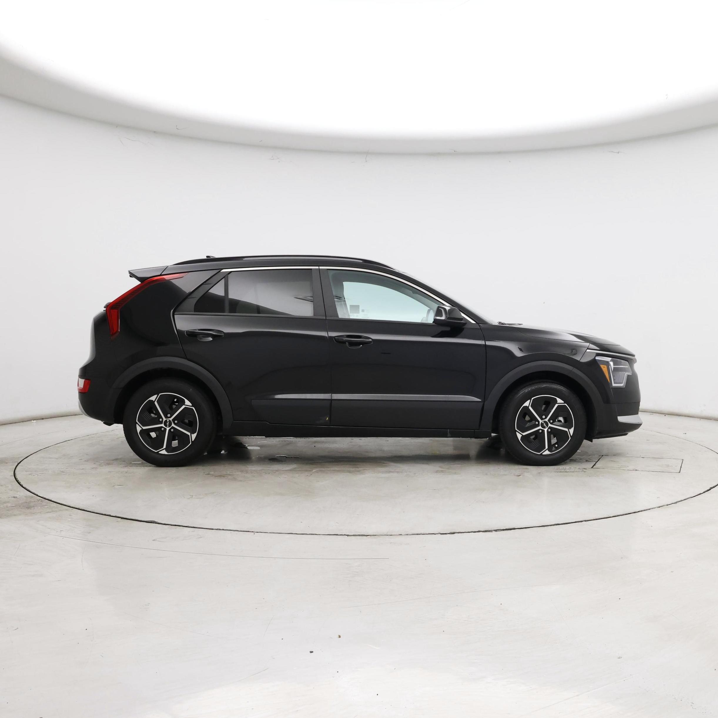 Thumbnail: 2023 Kia Niro - 7