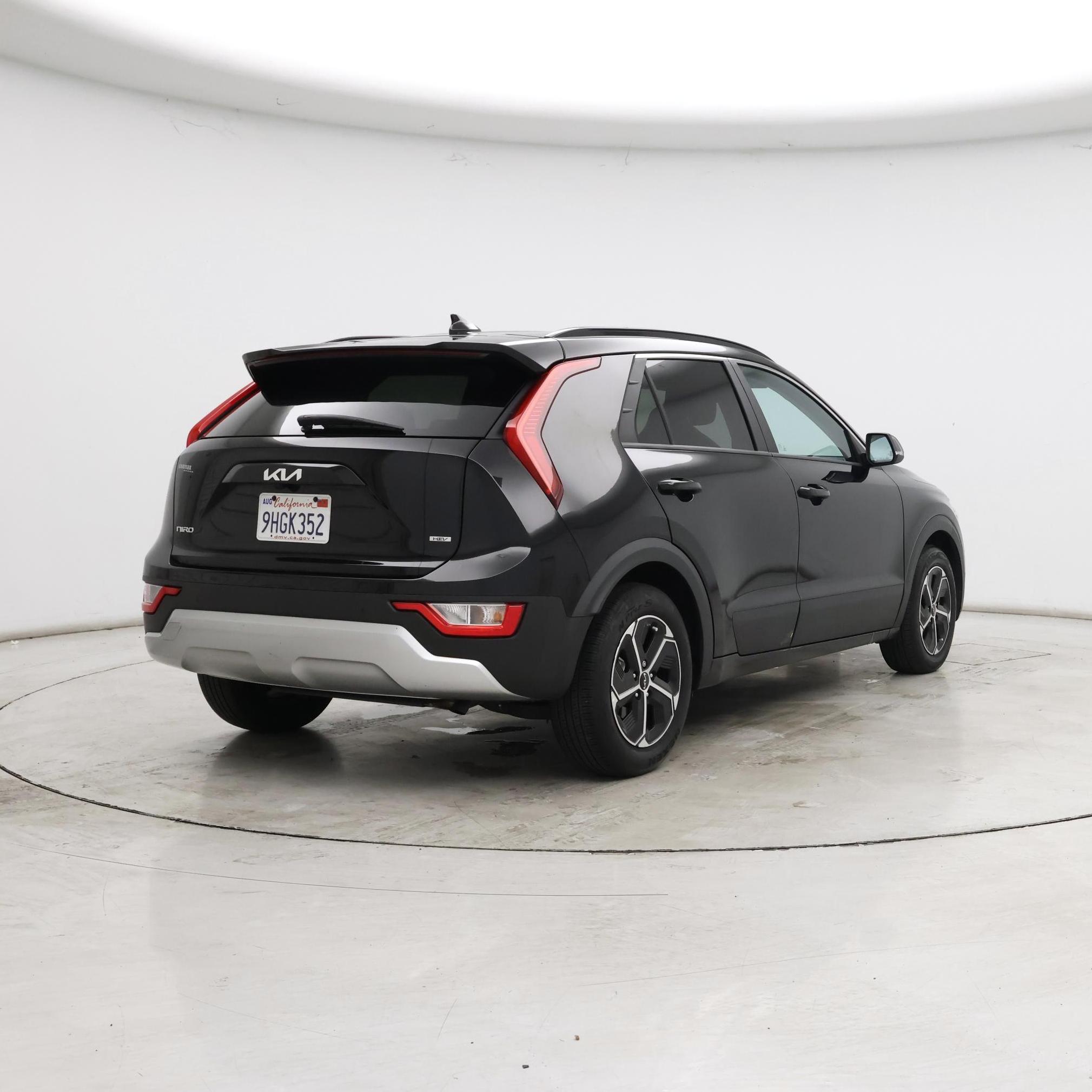 Thumbnail: 2023 Kia Niro - 8
