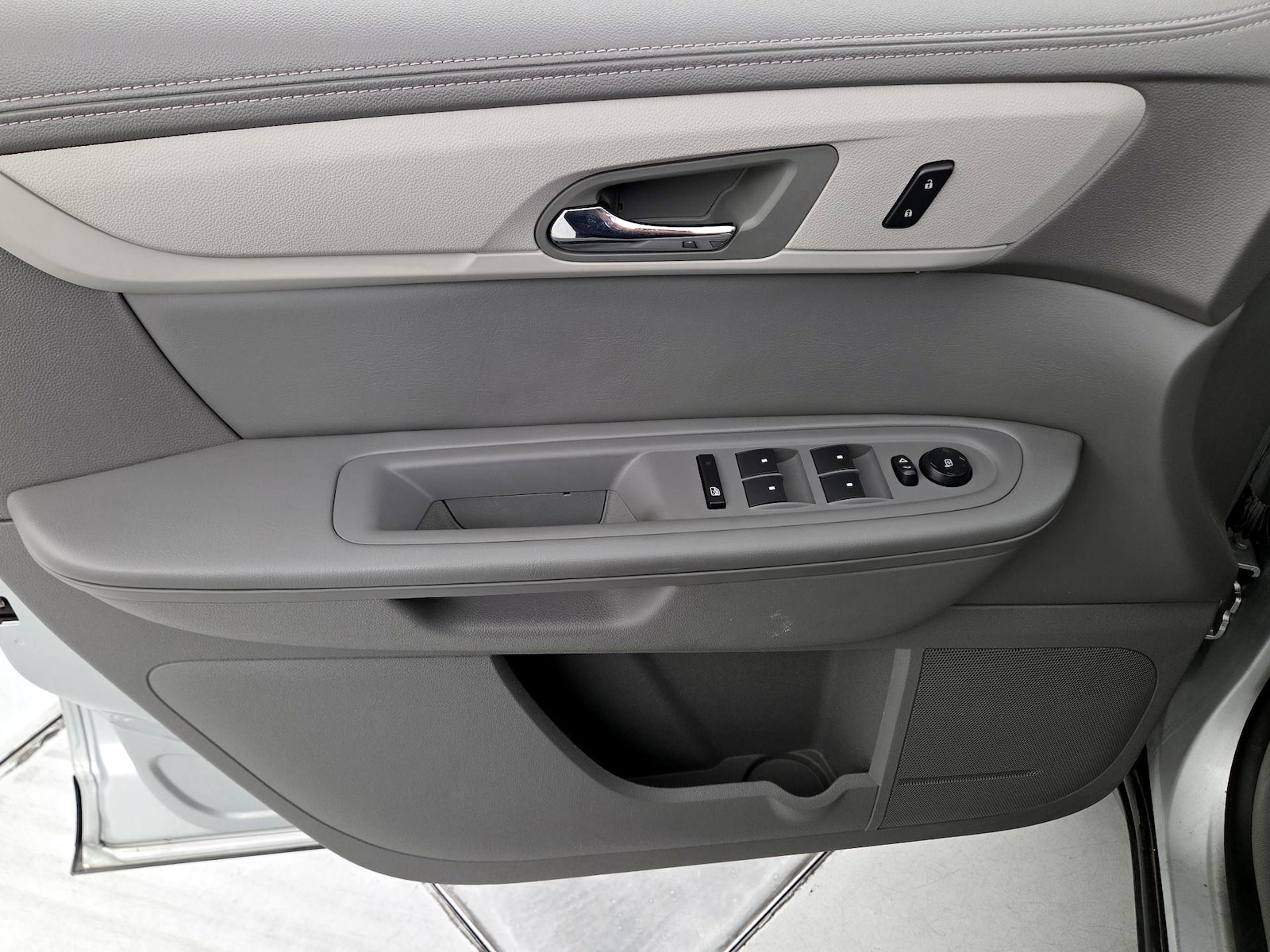 2014 Chevrolet Traverse LS - Photo 13