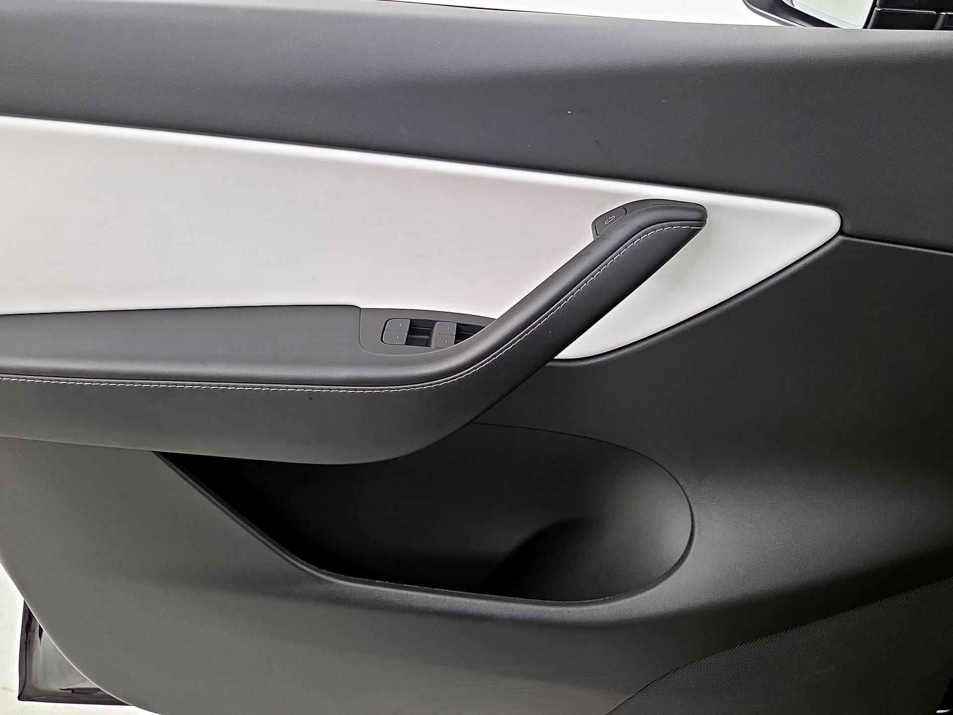 Thumbnail: 2022 Tesla Model Y - 12