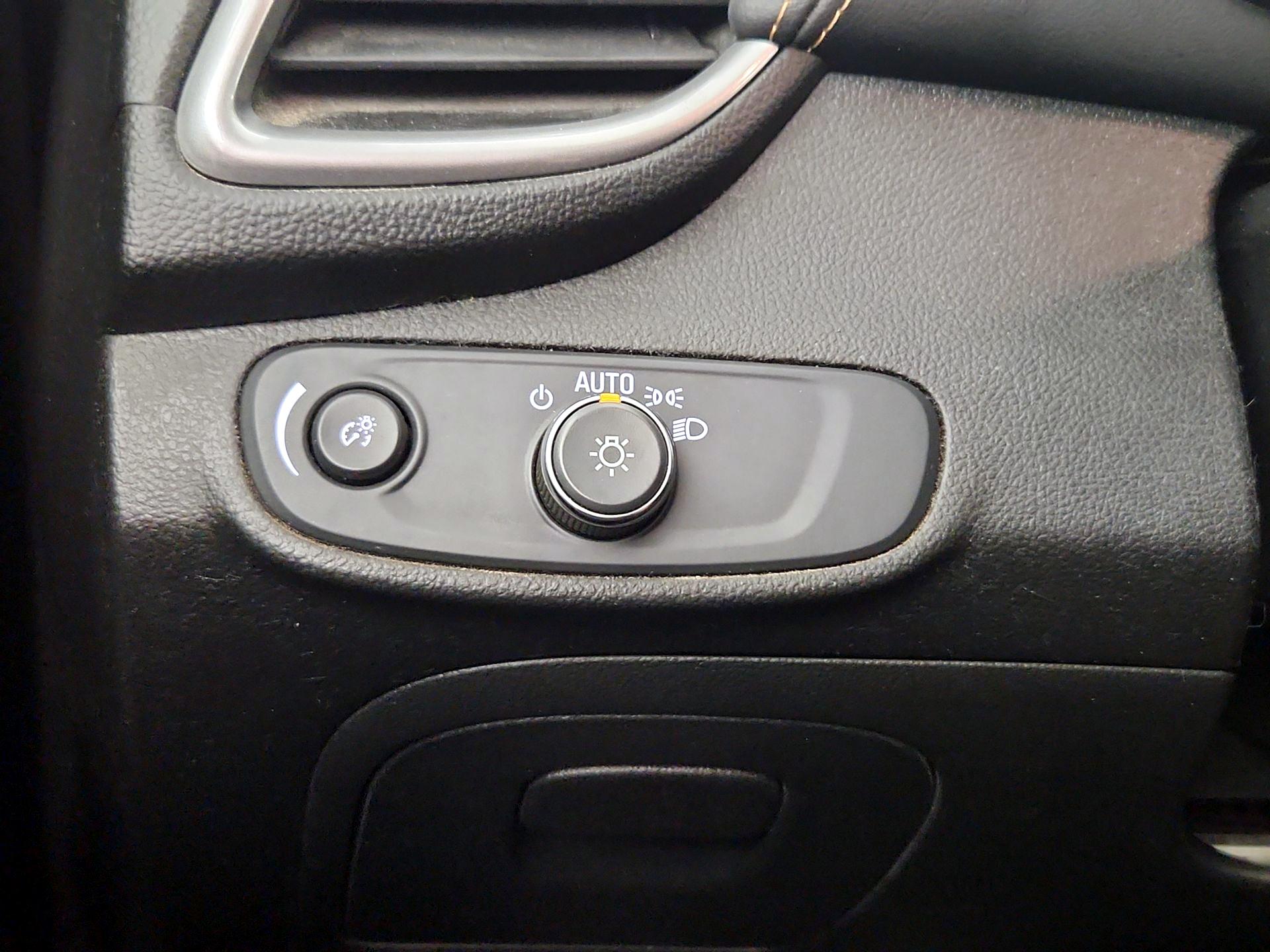 Thumbnail: 2018 Chevrolet Trax - 13