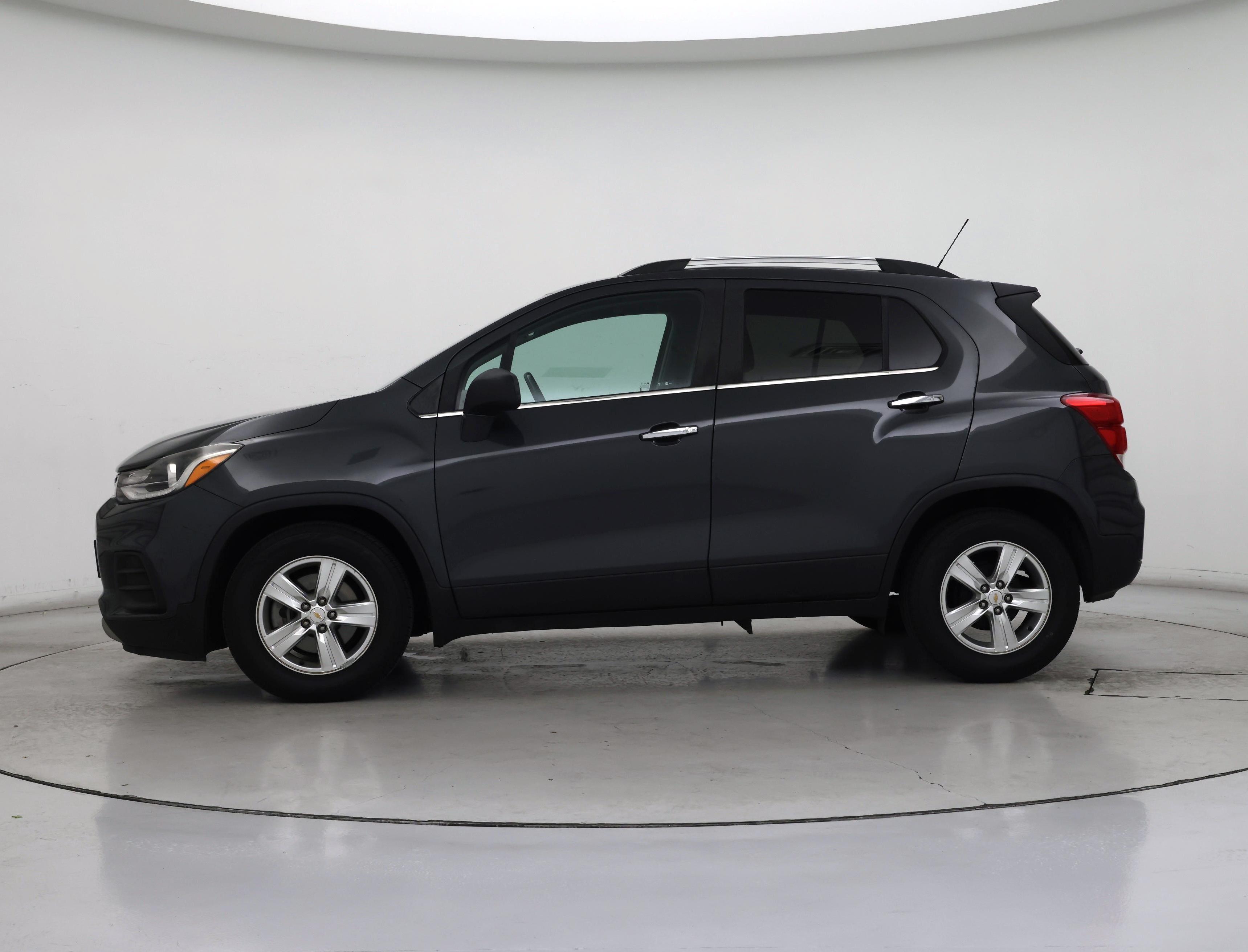 Thumbnail: 2018 Chevrolet Trax - 3