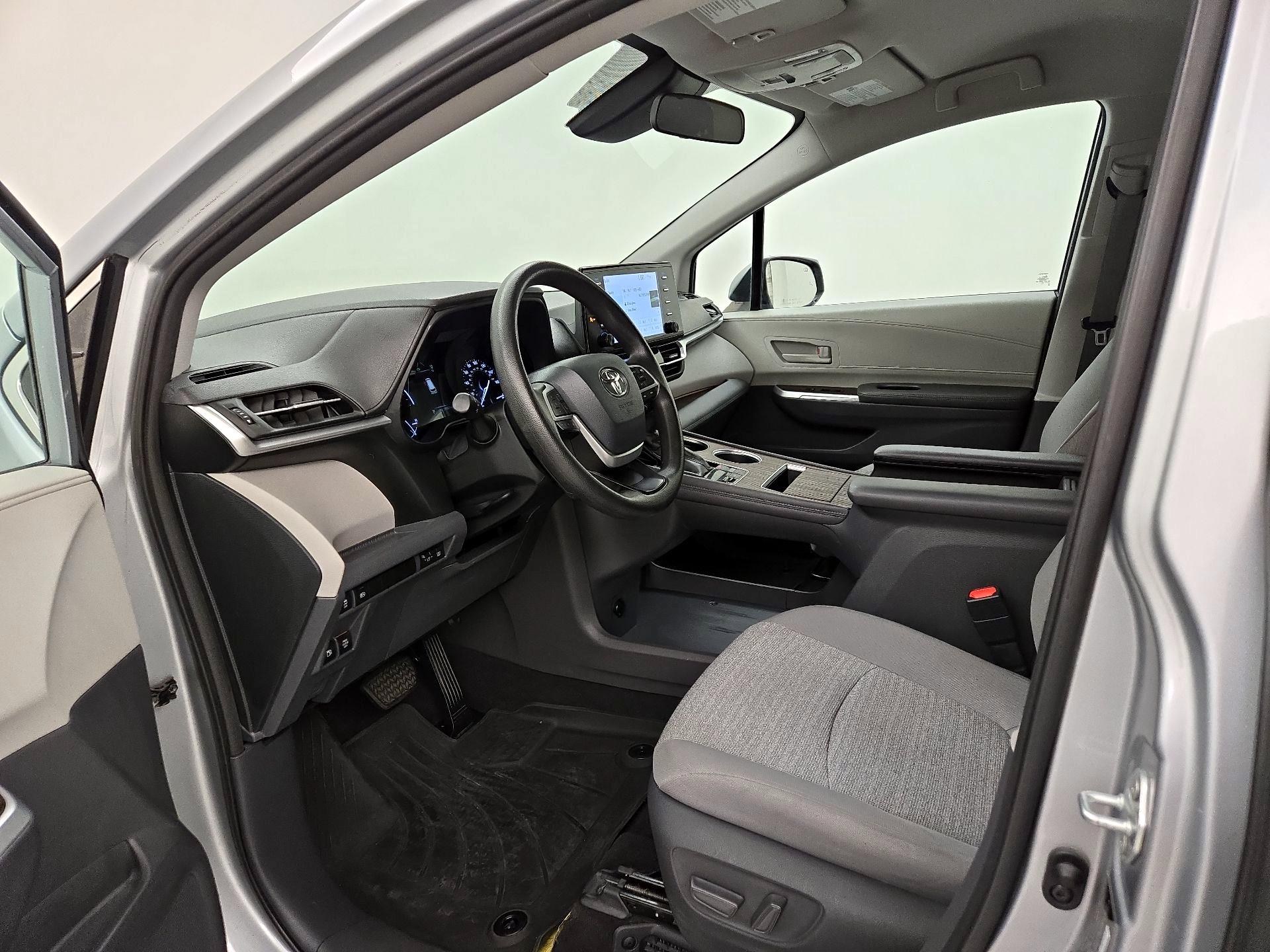 Thumbnail: 2021 Toyota Sienna - 11