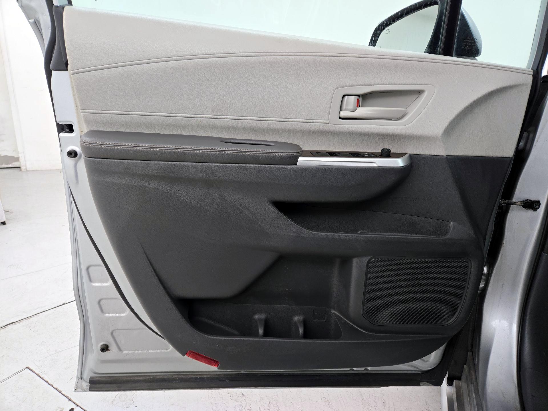 Thumbnail: 2021 Toyota Sienna - 12
