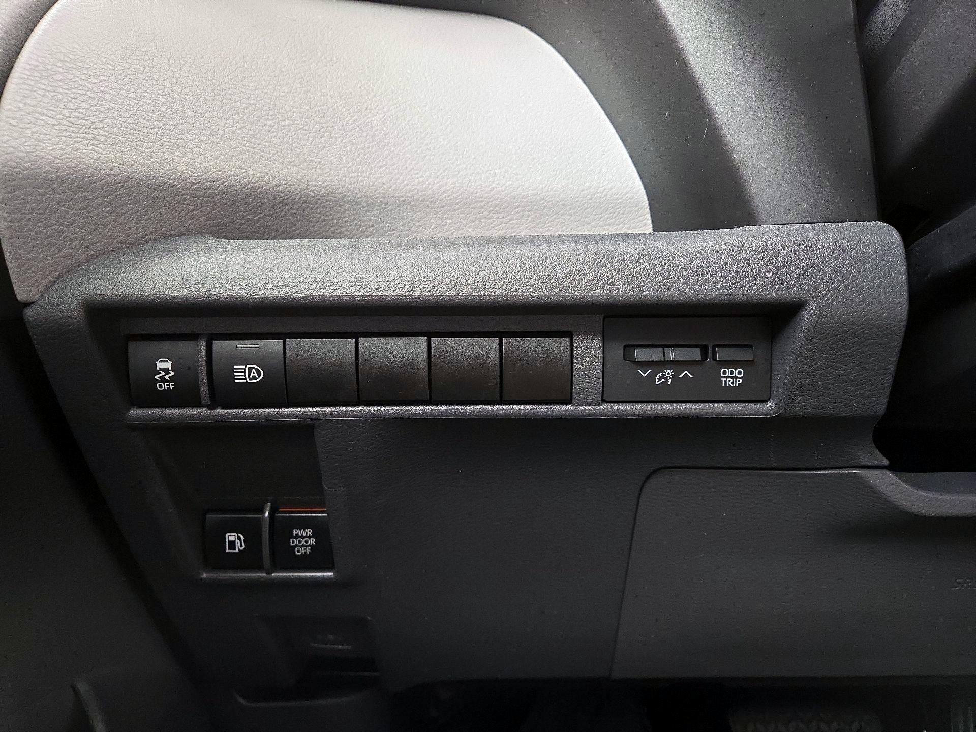 Thumbnail: 2021 Toyota Sienna - 13