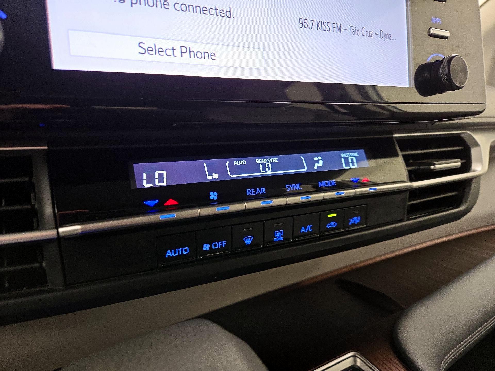 Thumbnail: 2021 Toyota Sienna - 16