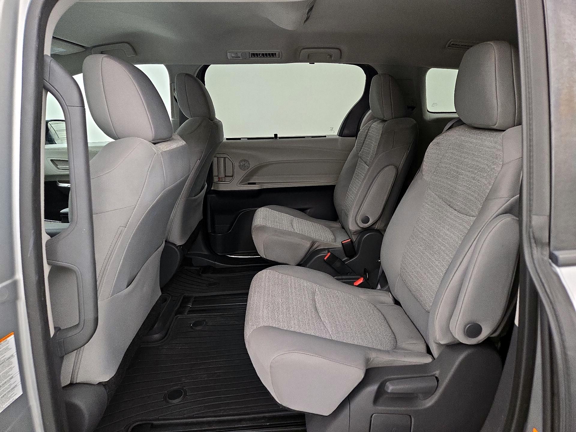 Thumbnail: 2021 Toyota Sienna - 19