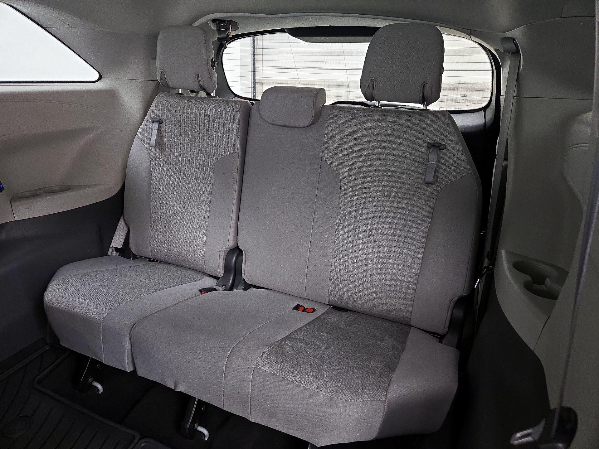 Thumbnail: 2021 Toyota Sienna - 20