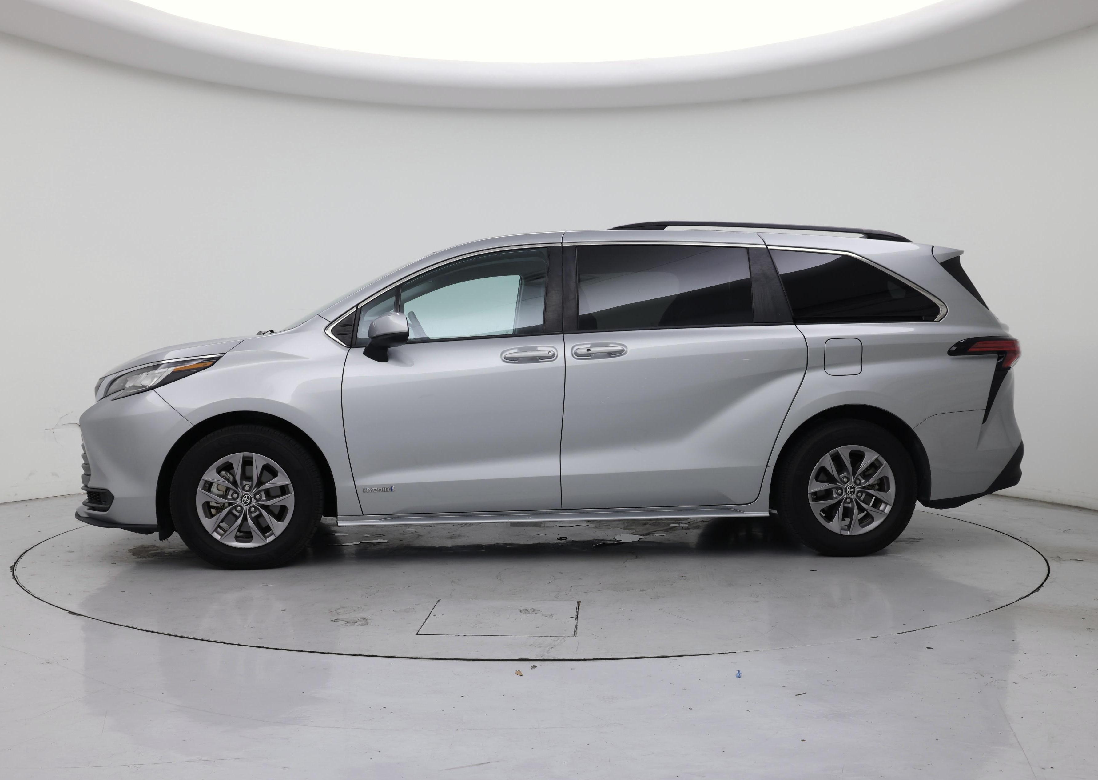 Thumbnail: 2021 Toyota Sienna - 3